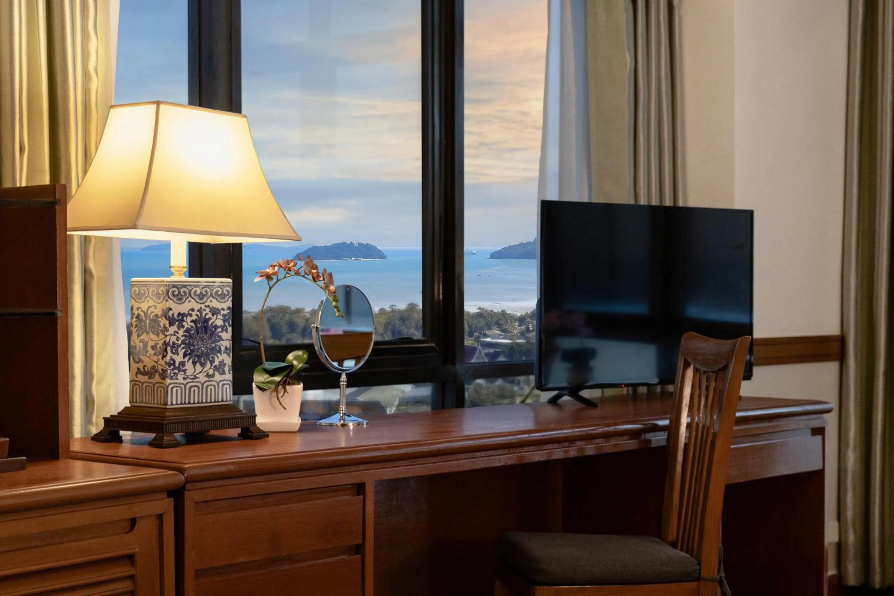 TV and multimedia in Royal Phuket City Hotel