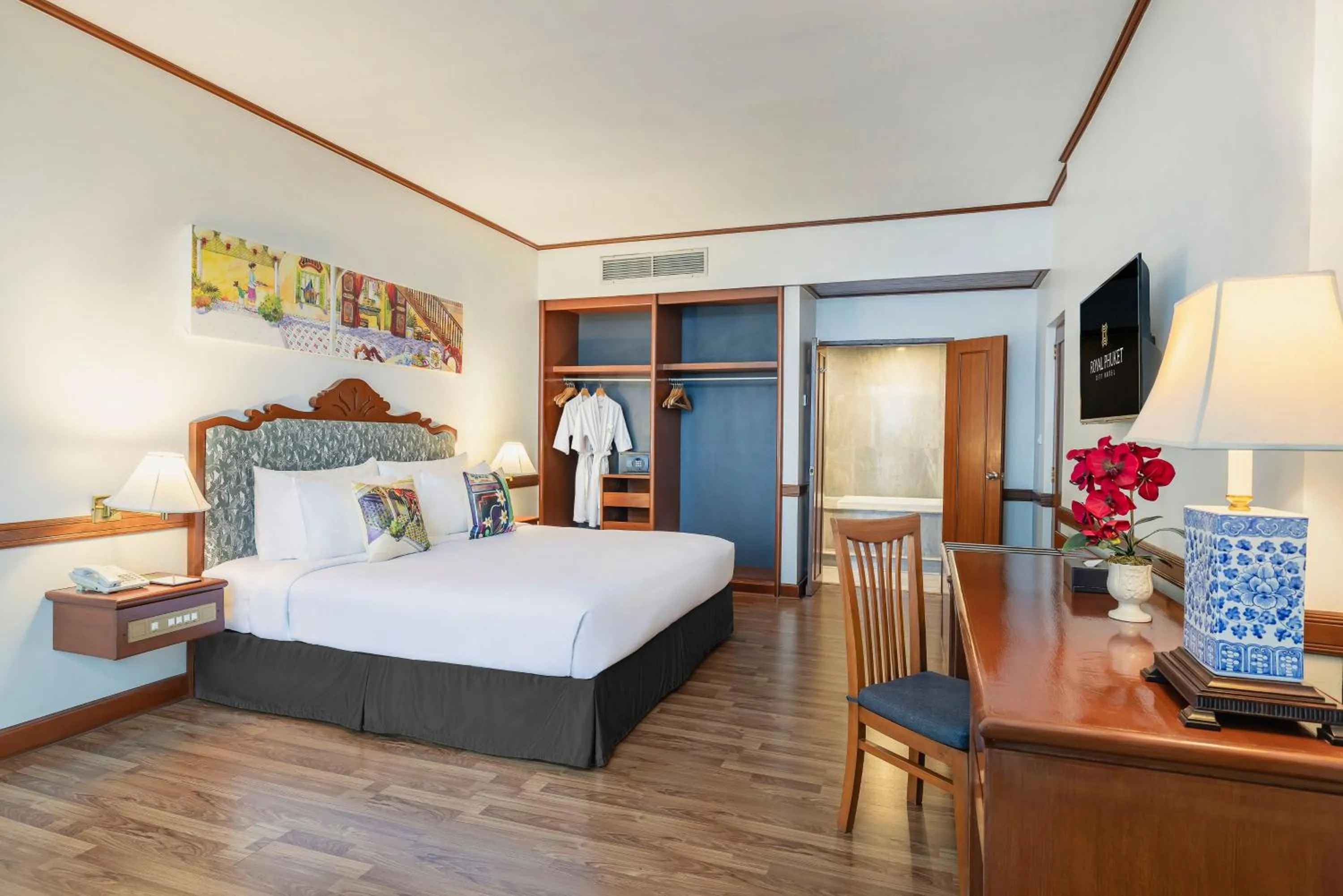 Bedroom, Bed in Royal Phuket City Hotel