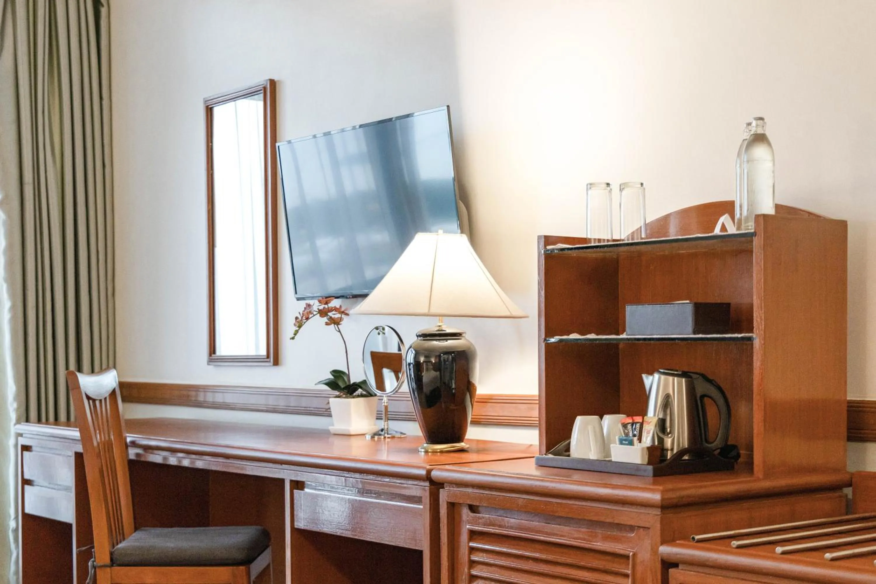 TV and multimedia in Royal Phuket City Hotel