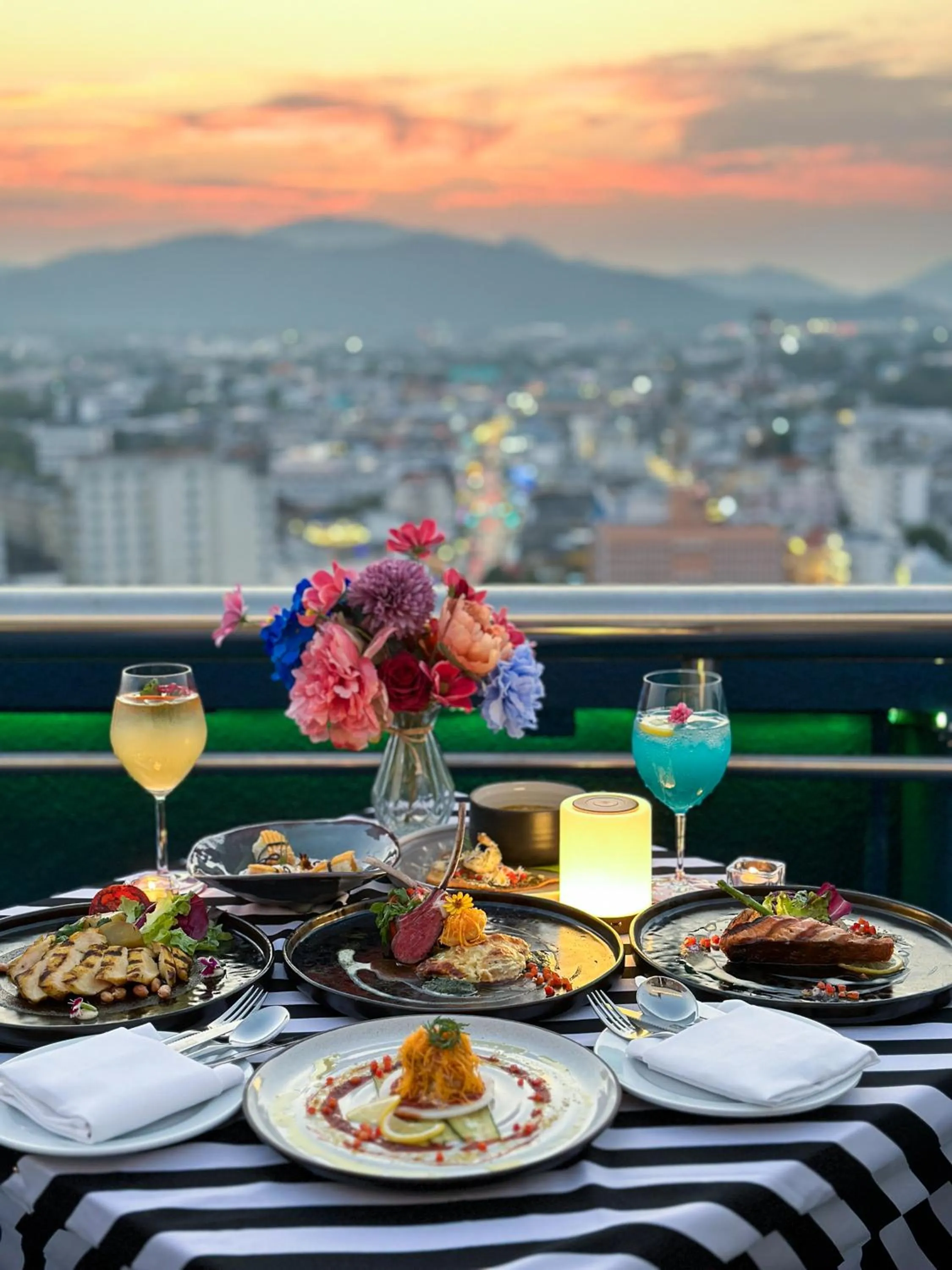 Restaurant/places to eat in Royal Phuket City Hotel