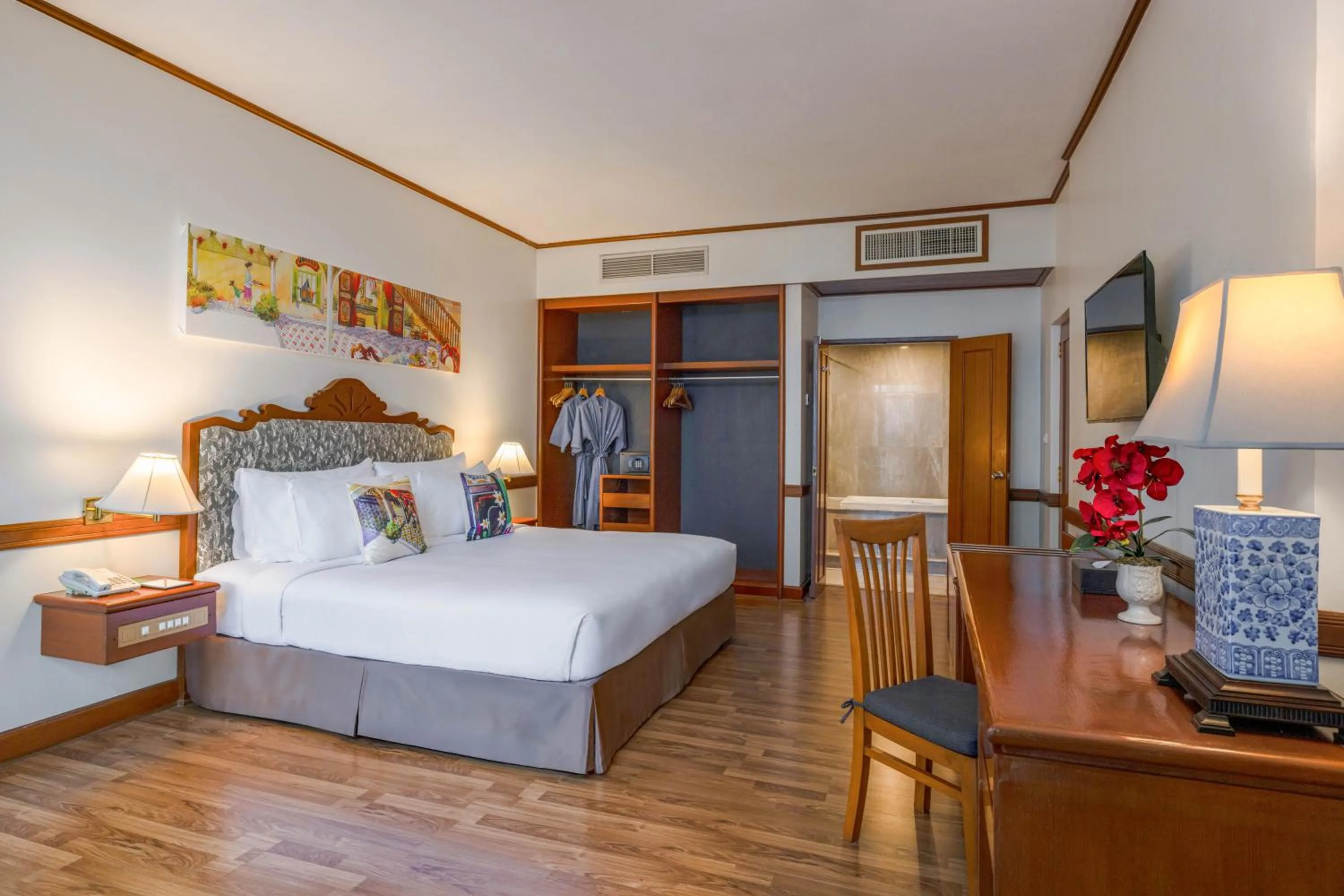 Bed in Royal Phuket City Hotel