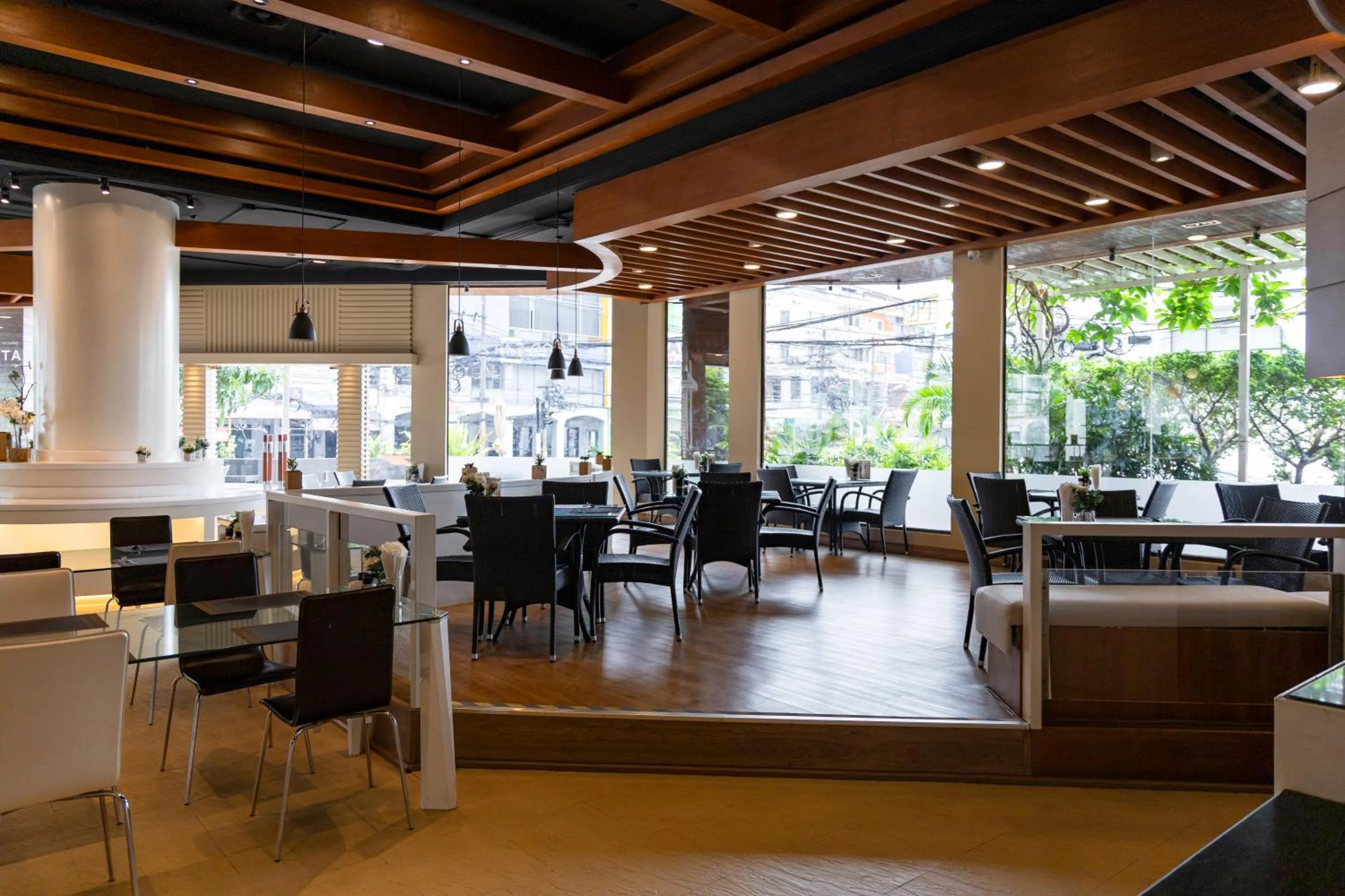 Restaurant/places to eat in Royal Phuket City Hotel