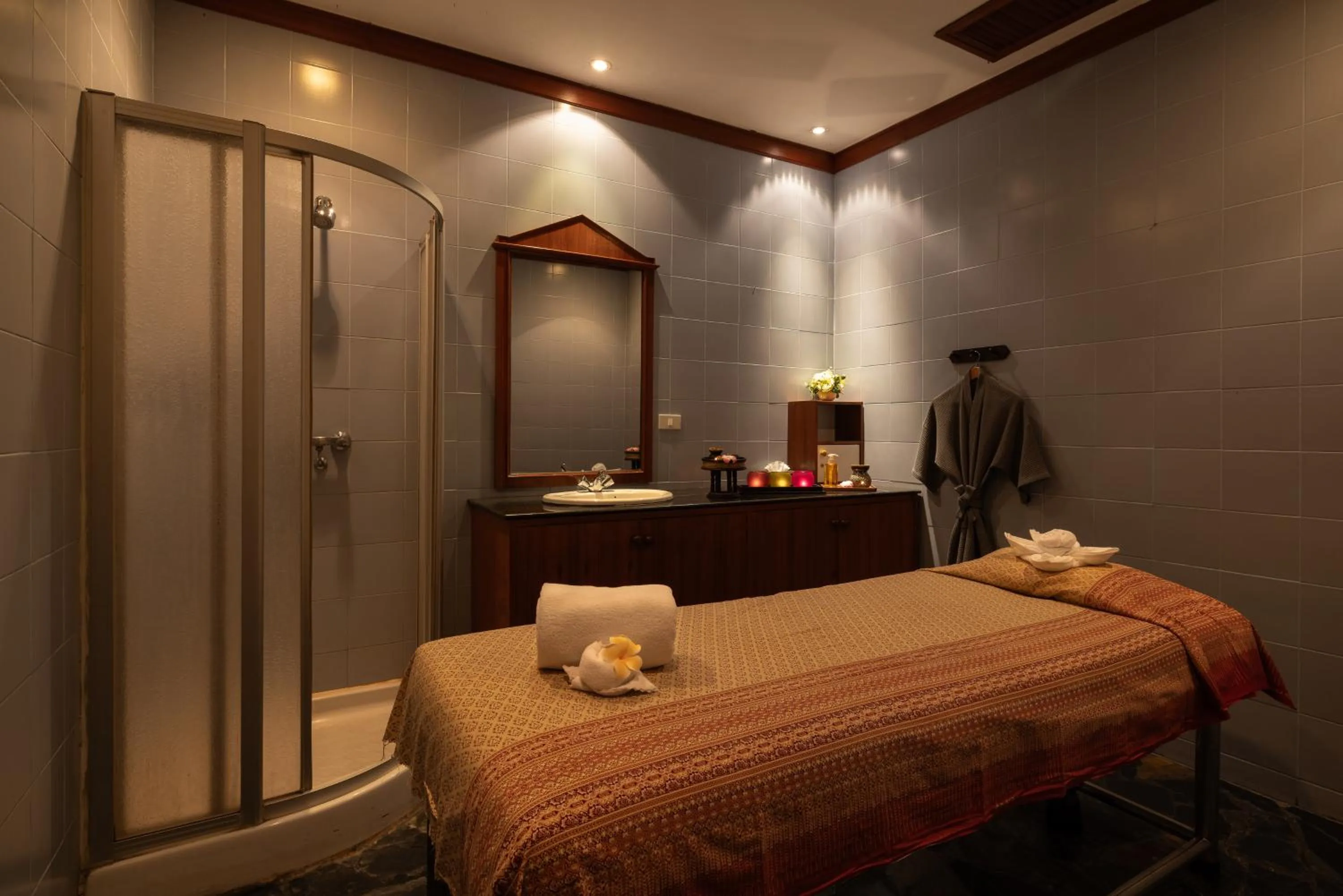 Spa and wellness centre/facilities, Bed in Royal Phuket City Hotel