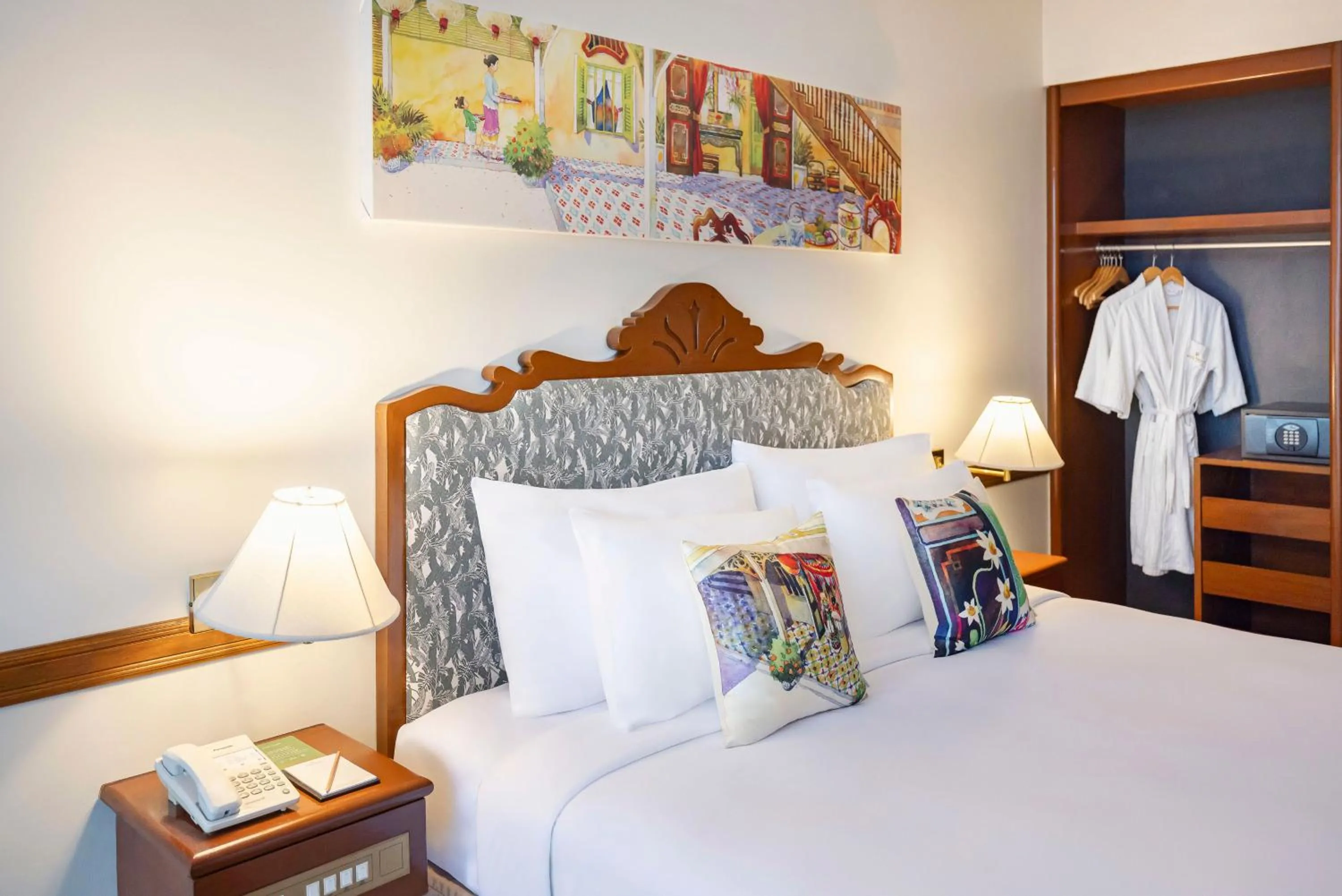 Bed in Royal Phuket City Hotel