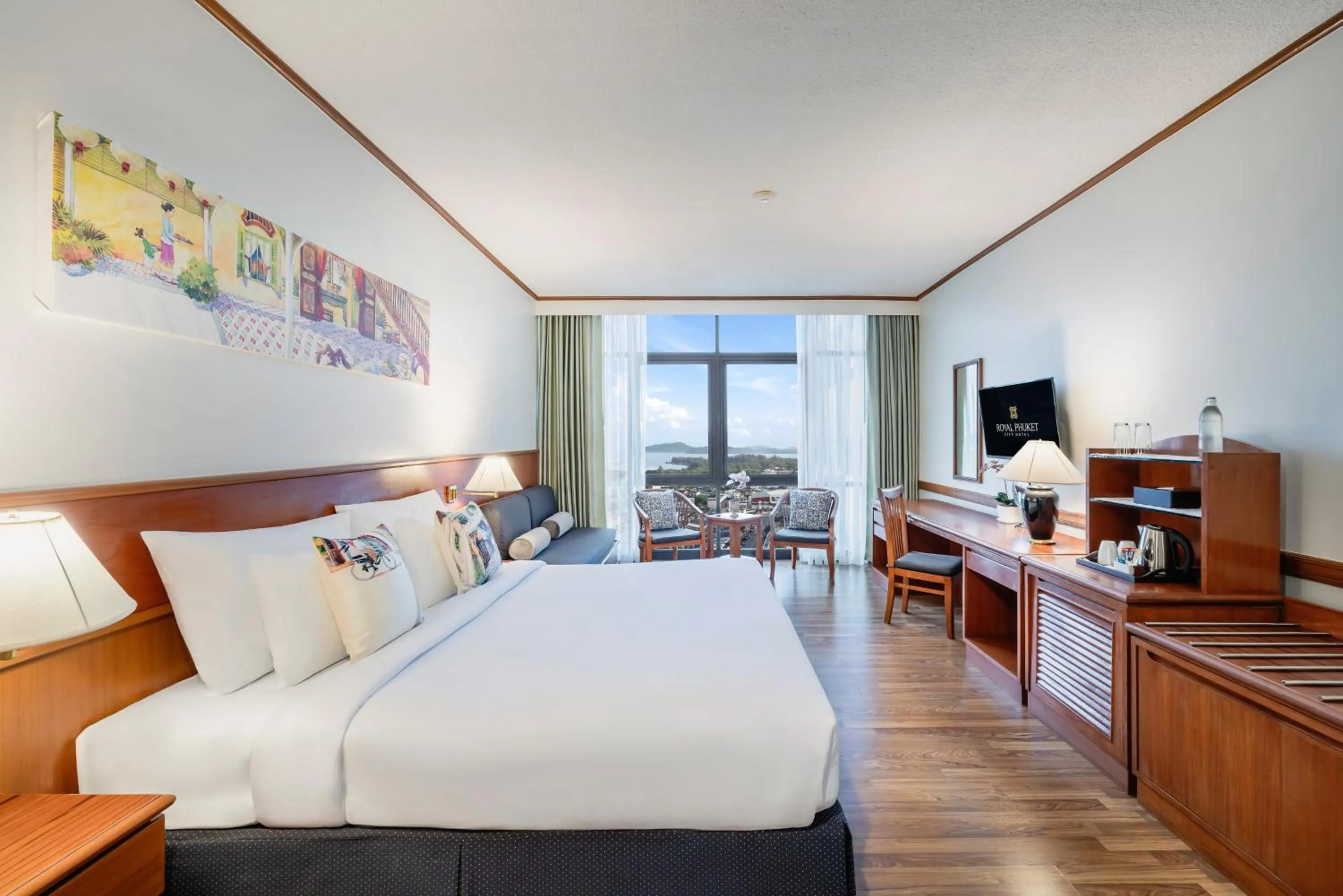 Bed in Royal Phuket City Hotel