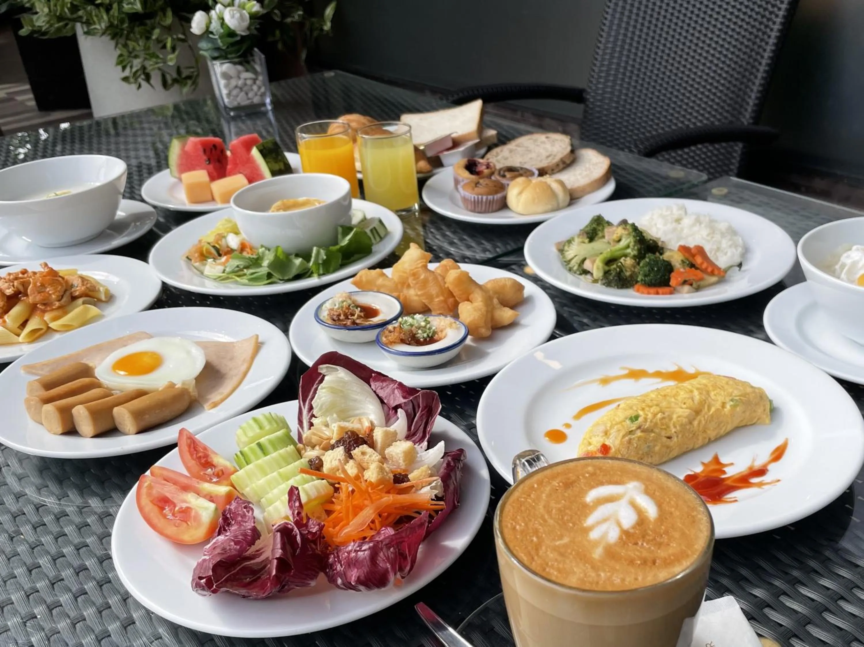 Food and drinks in Royal Phuket City Hotel