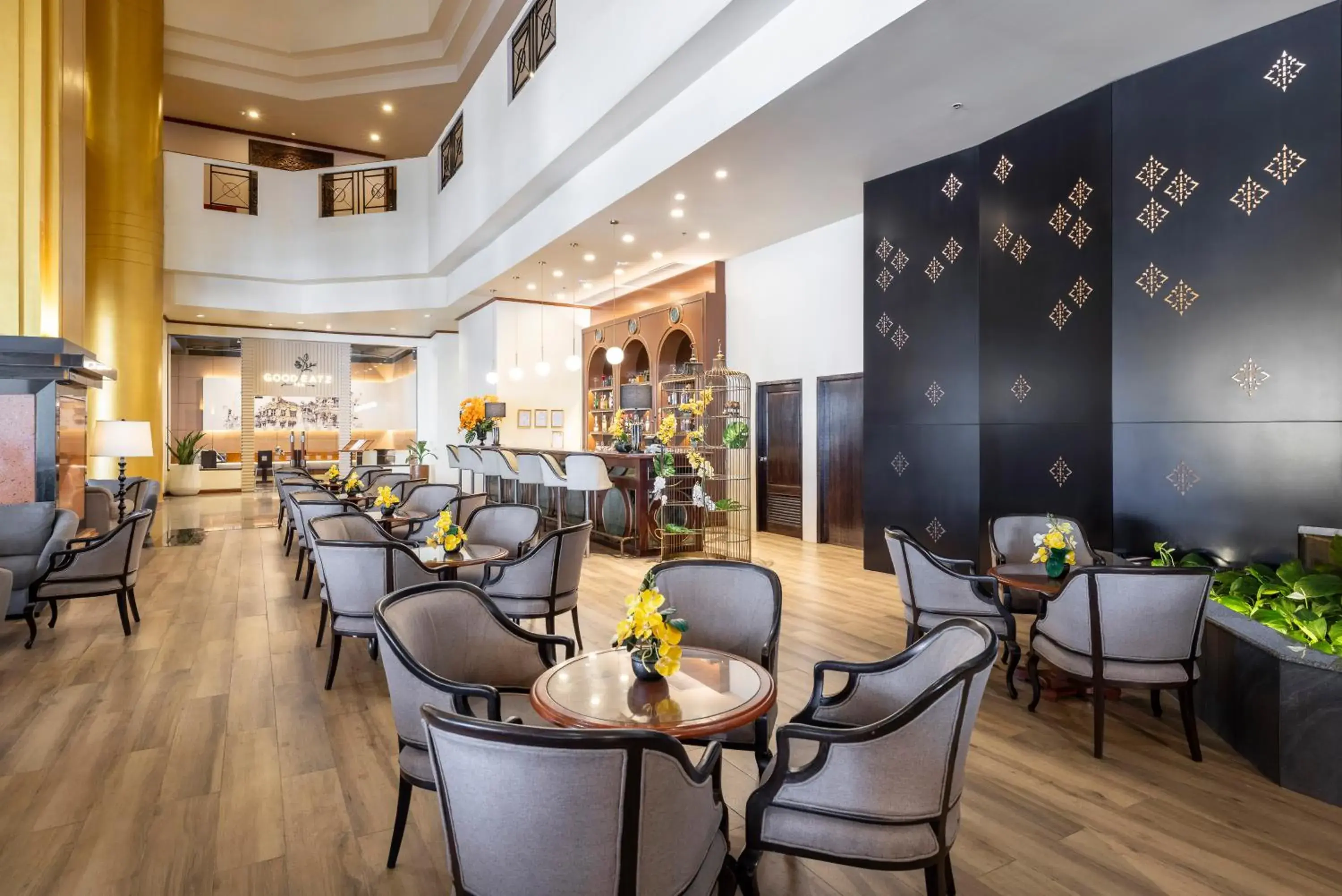 Lounge or bar in Royal Phuket City Hotel Lounge or bar in Royal Phuket City Hotel