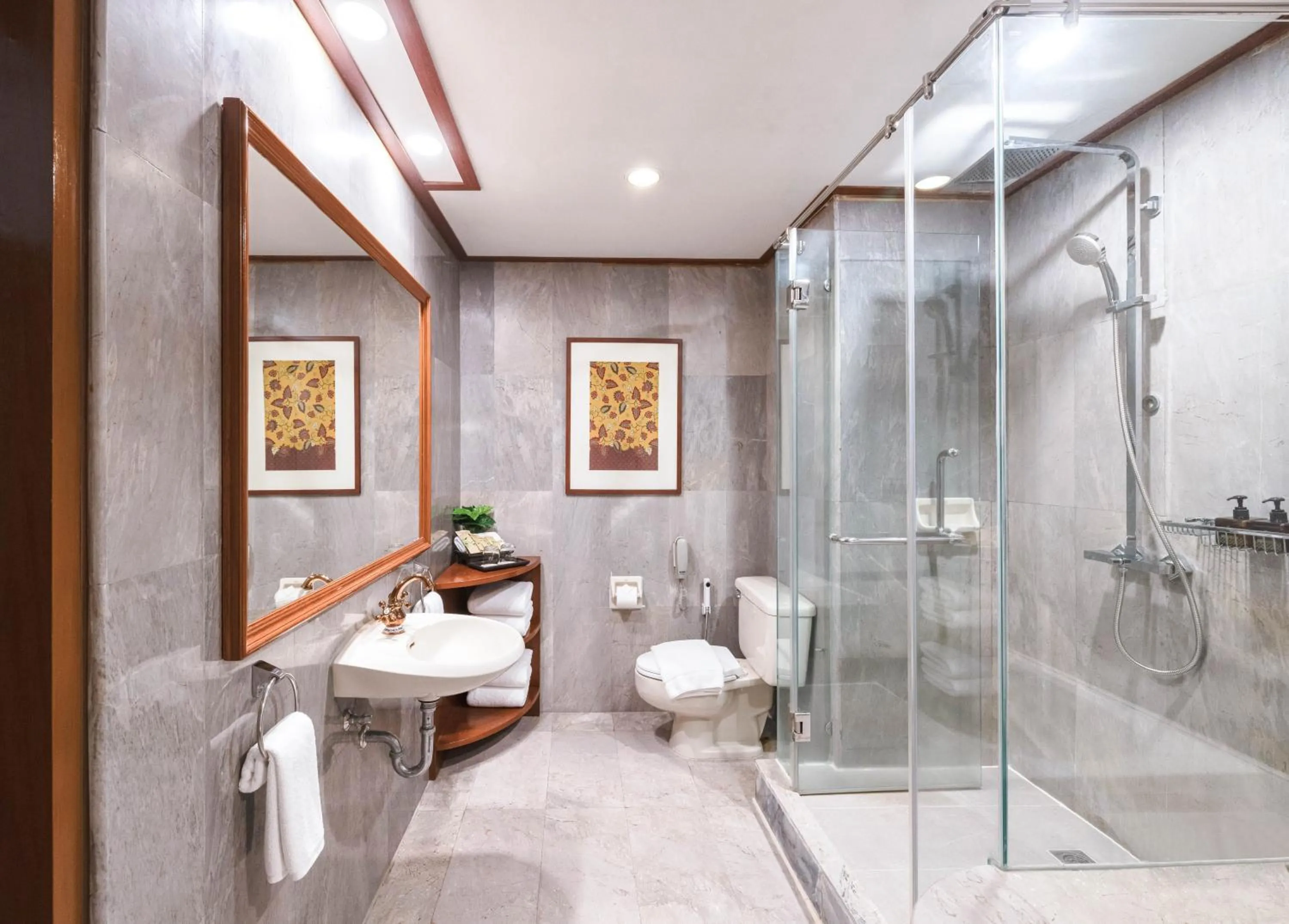 Shower in Royal Phuket City Hotel