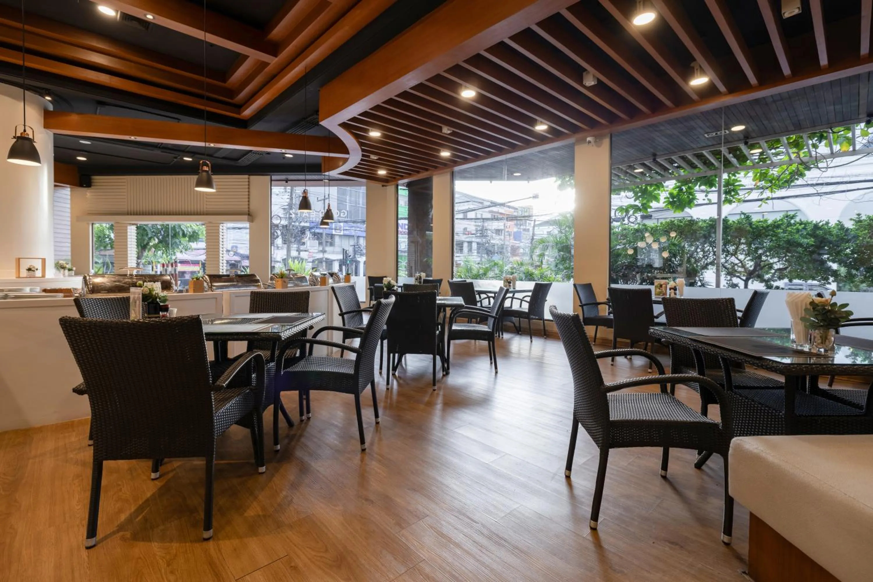 Restaurant/places to eat in Royal Phuket City Hotel