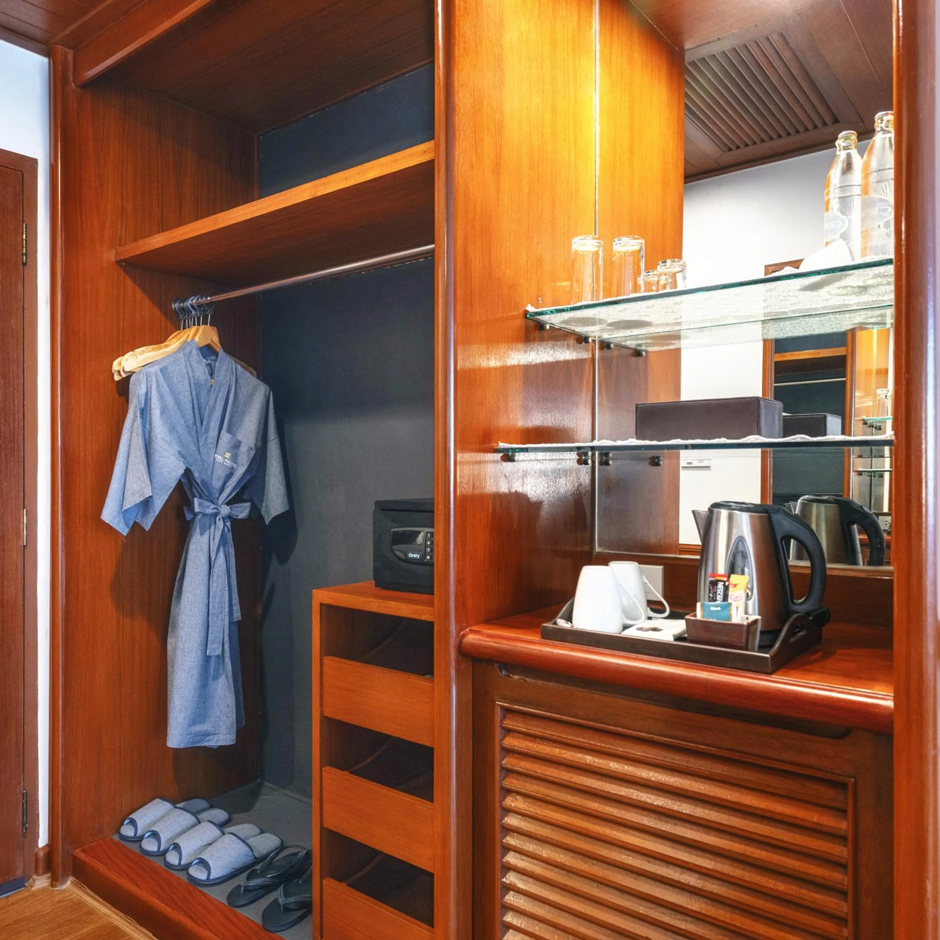 Coffee/tea facilities in Royal Phuket City Hotel