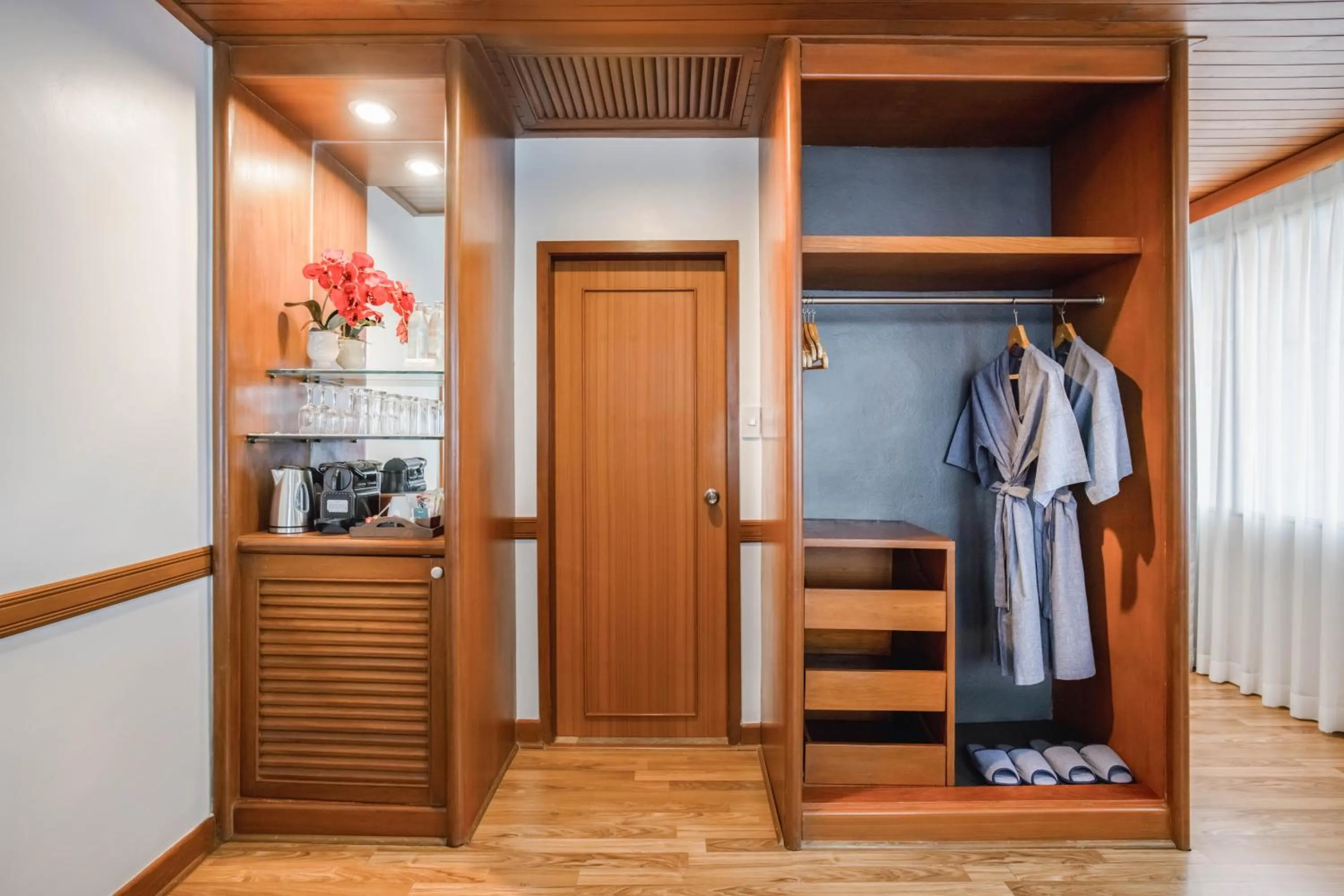 Bedroom in Royal Phuket City Hotel