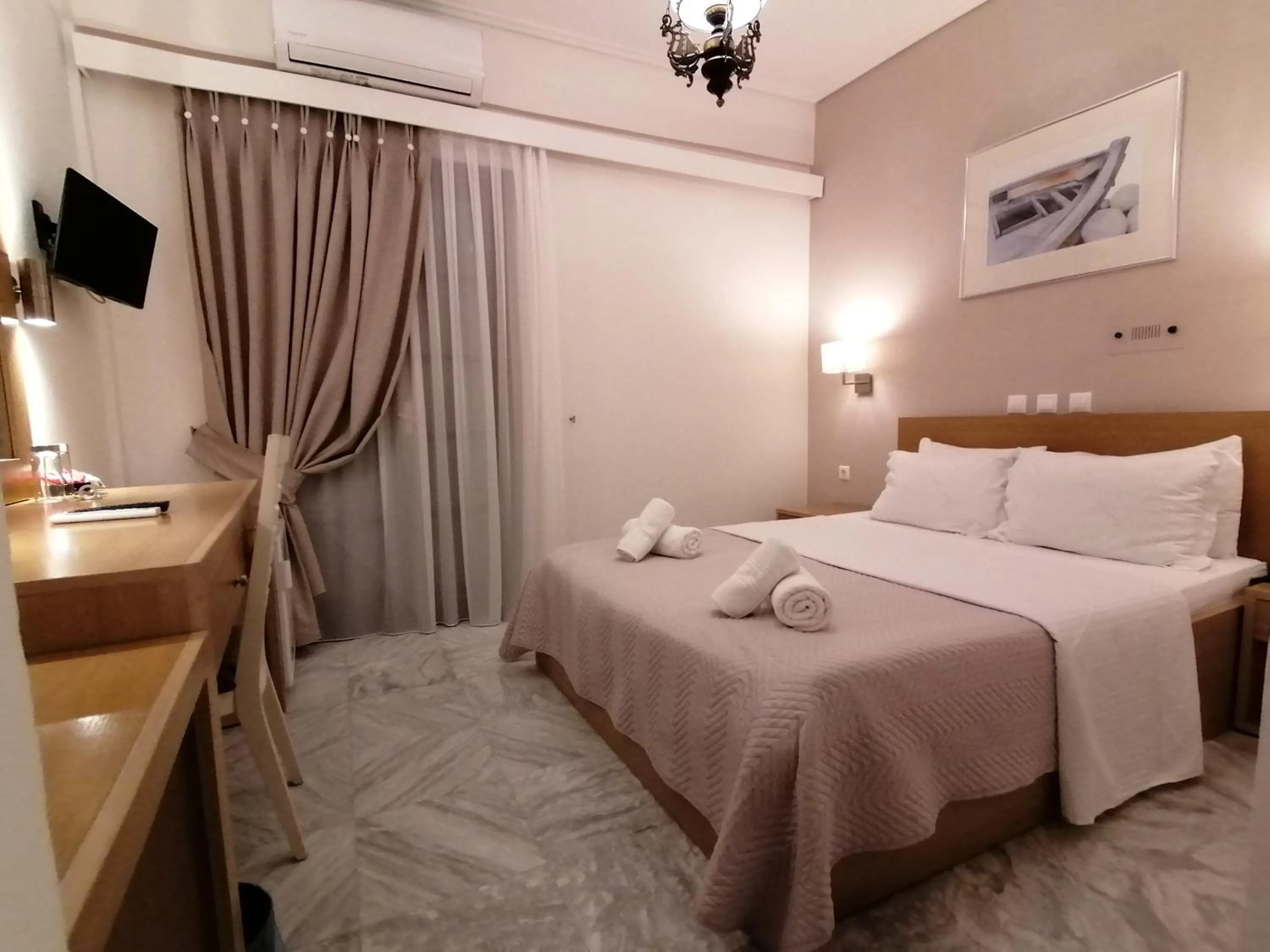 Bed in Hotel Galaxidi