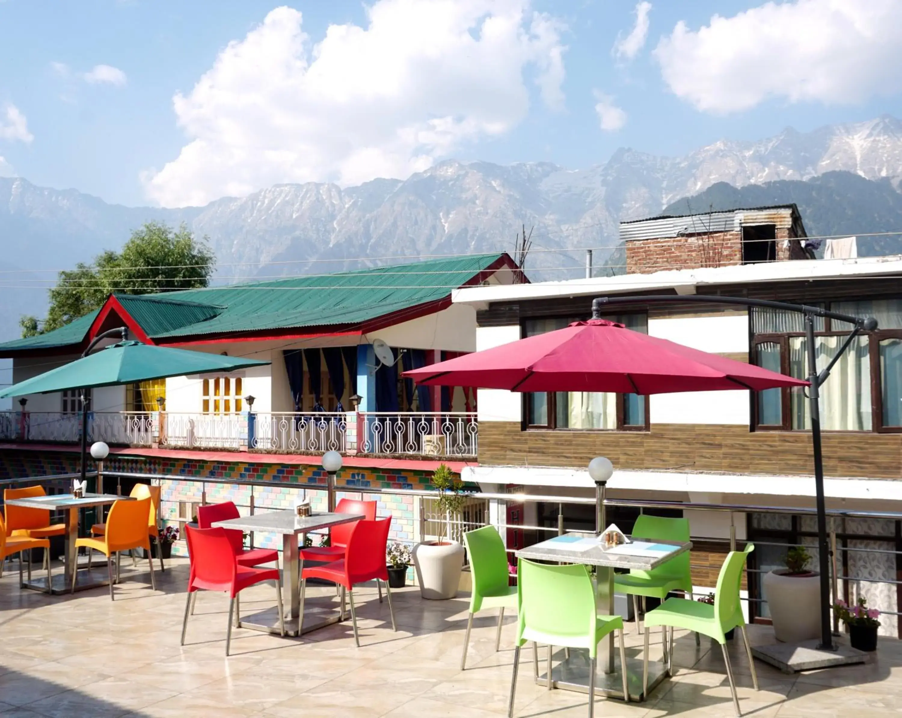 Restaurant/places to eat in Ess & Bee Resorts Restaurant/places to eat in Ess & Bee Resorts