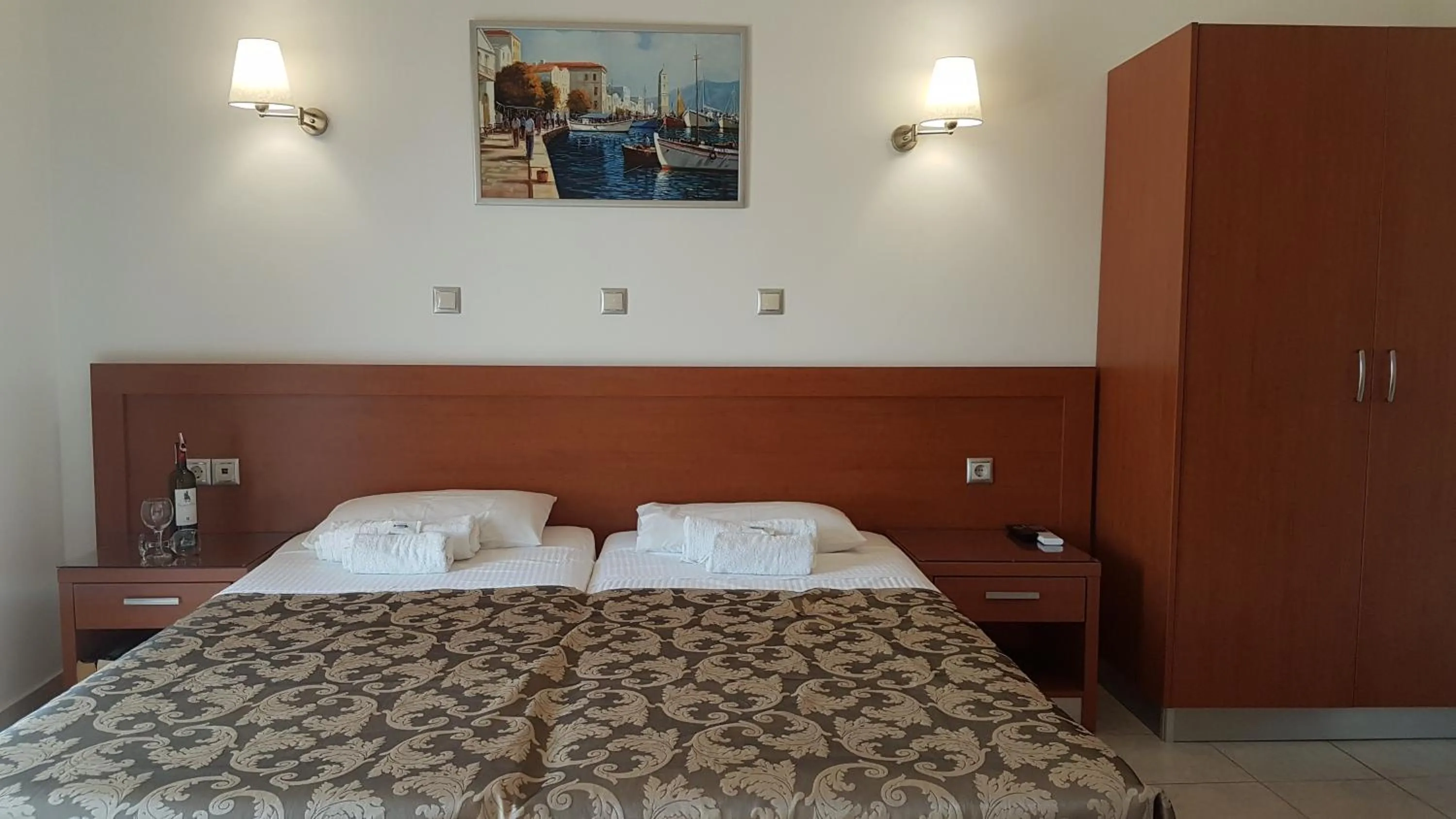 Bed in Paul's Garden Studios