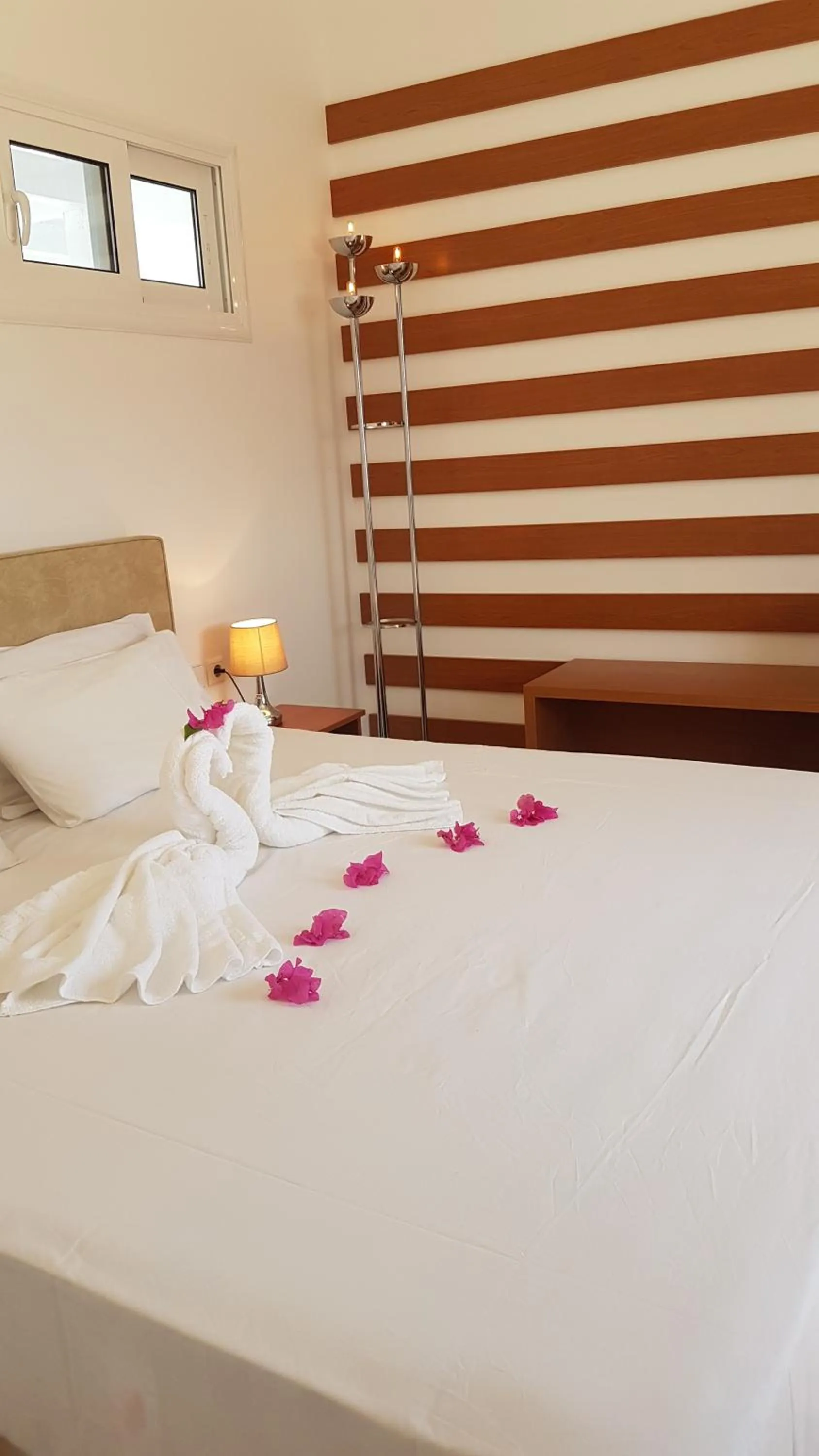 Bed in Paul's Garden Studios