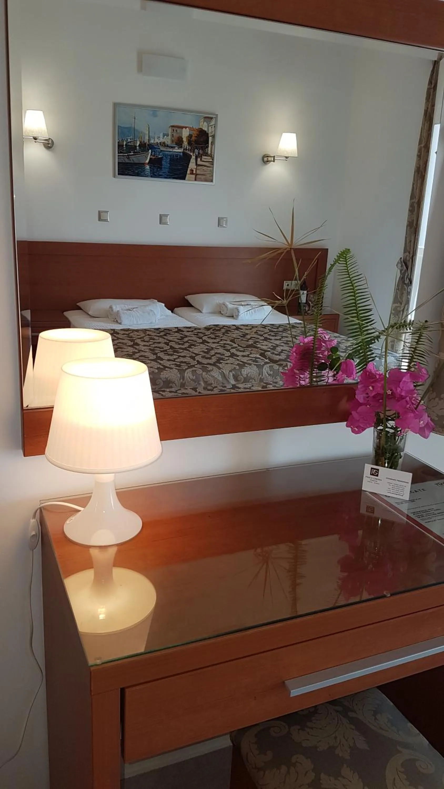 Photo of the whole room in Paul's Garden Studios