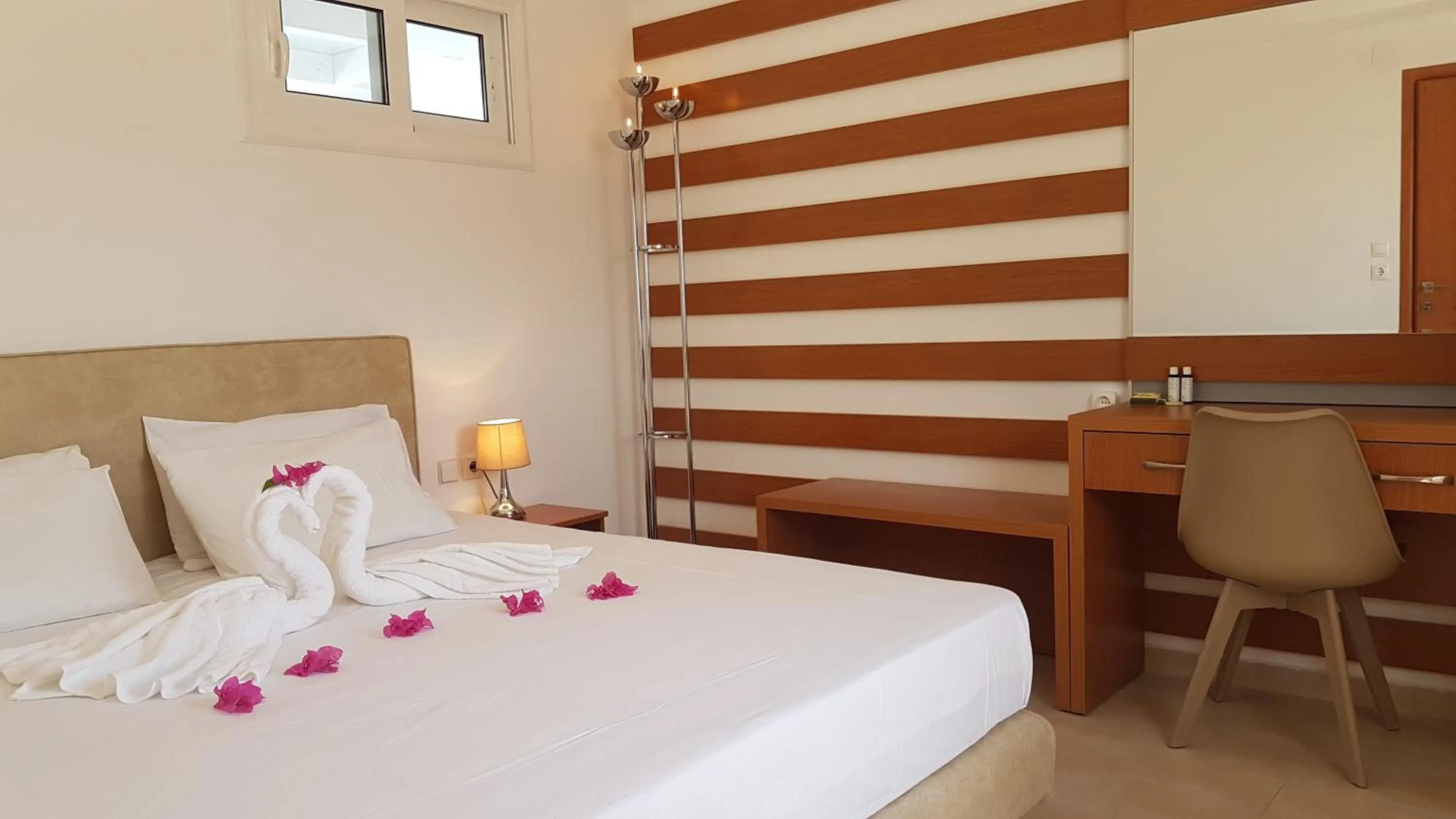 Bed in Paul's Garden Studios