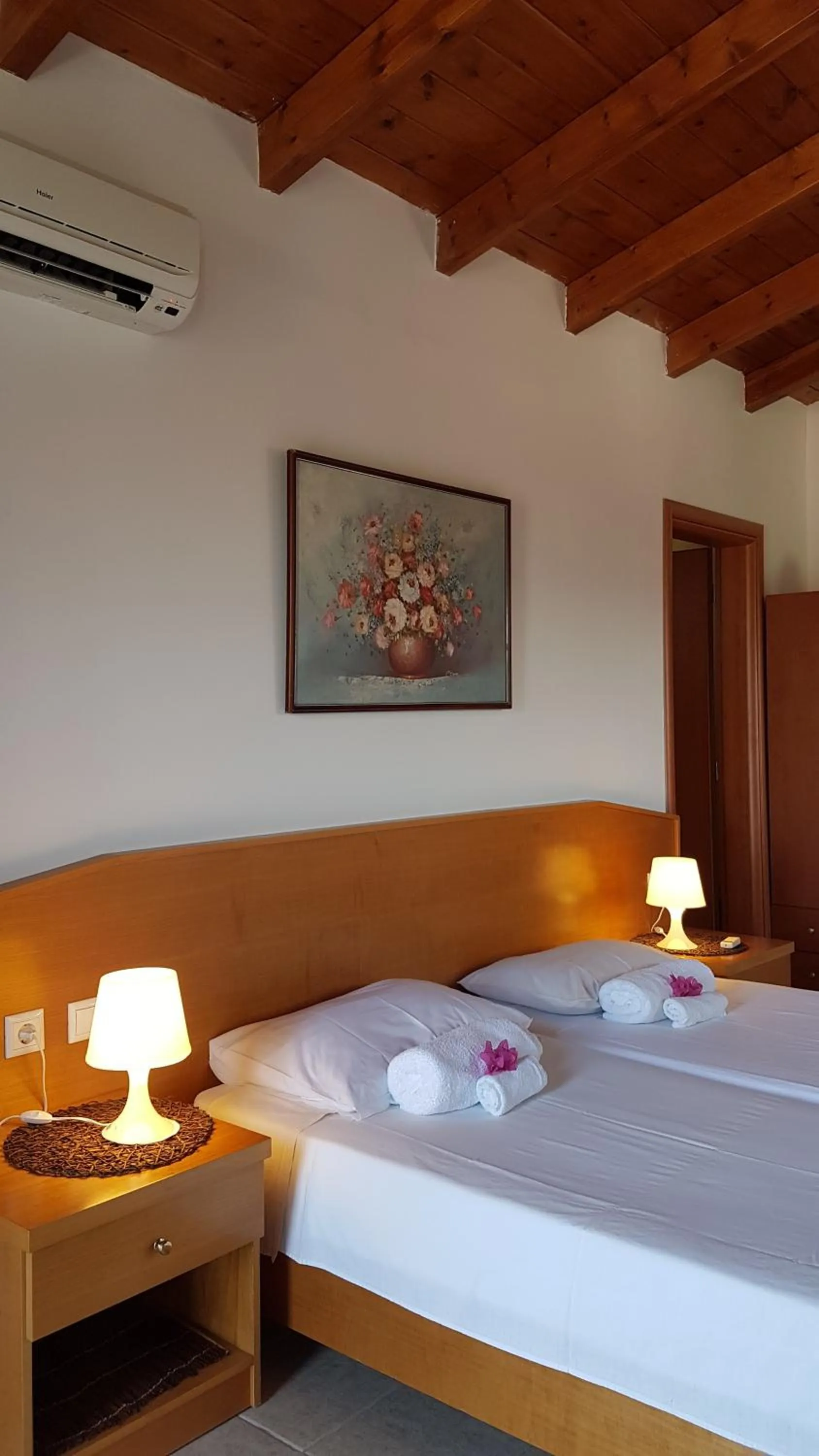 Bed in Paul's Garden Studios