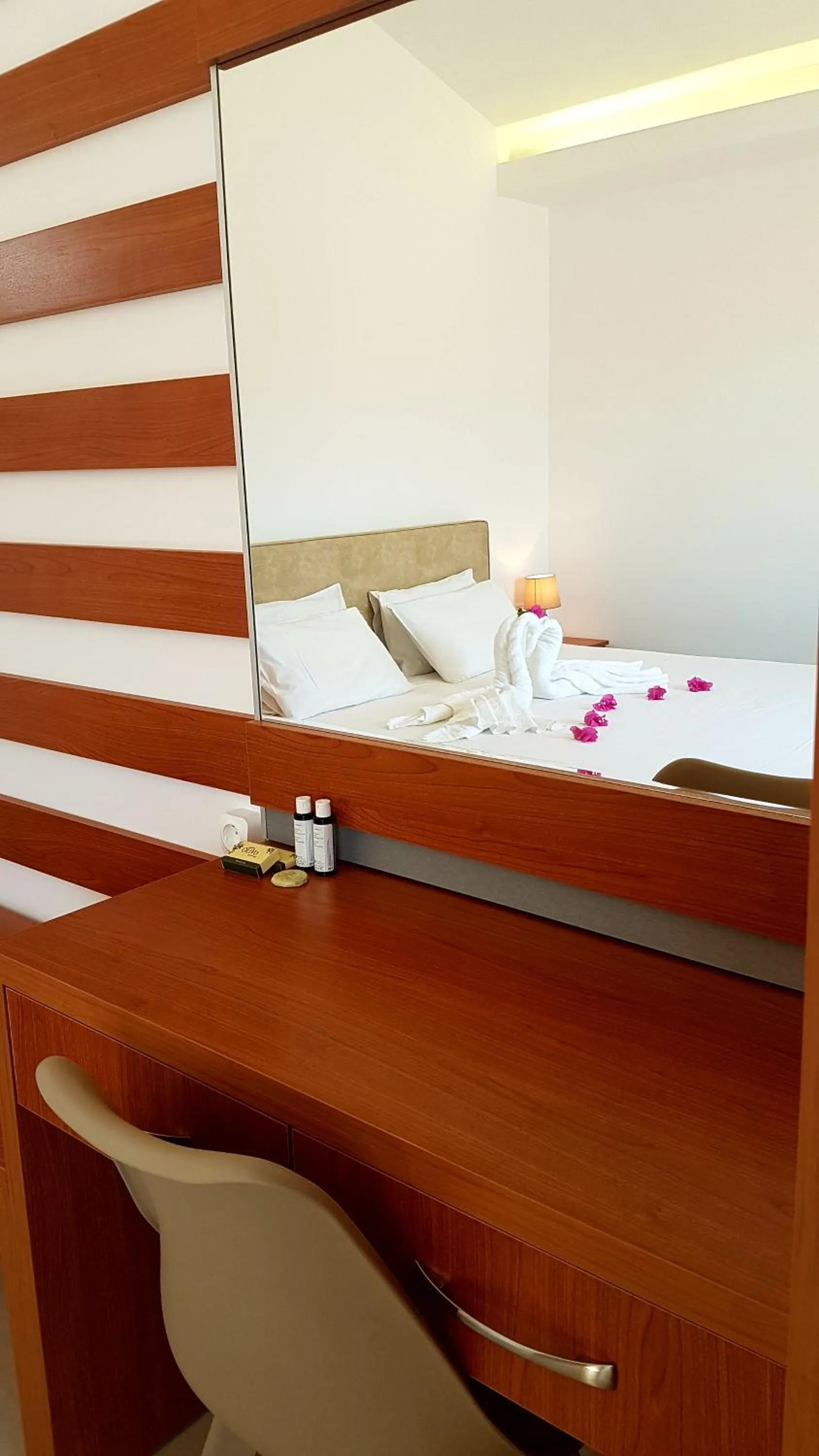 Bedroom in Paul's Garden Studios