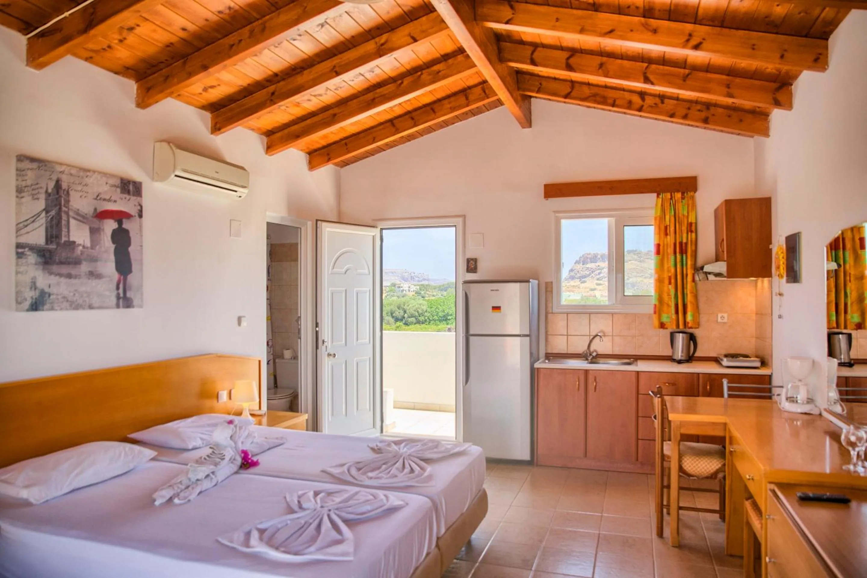 Bed in Paul's Garden Studios