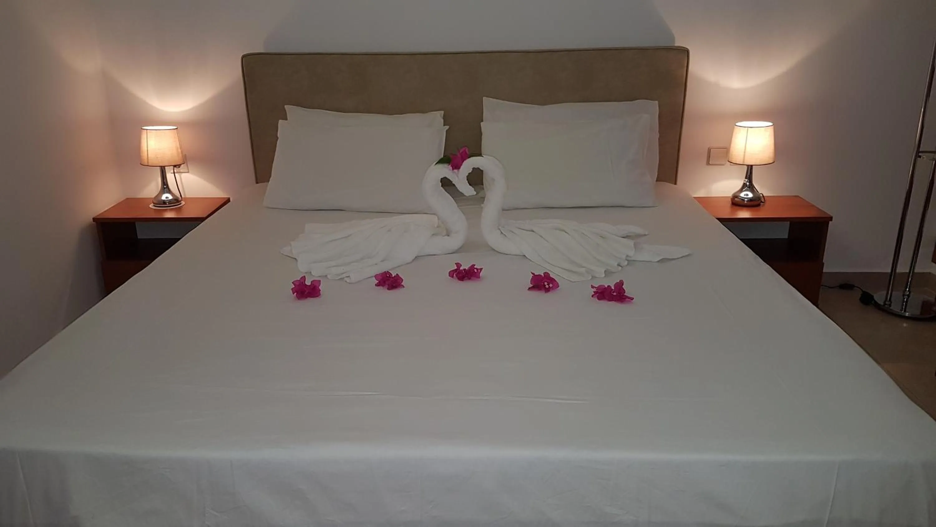 Bed in Paul's Garden Studios