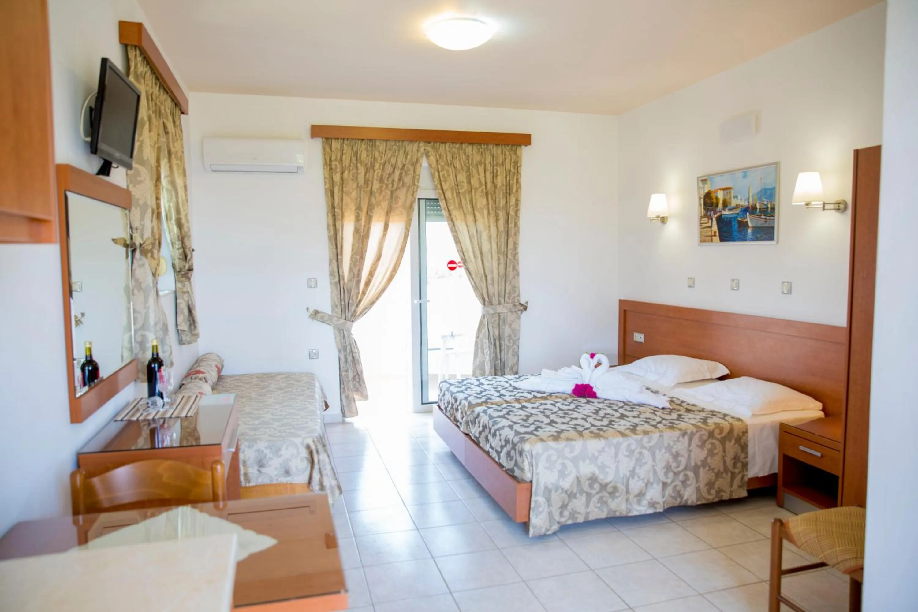 Bed in Paul's Garden Studios