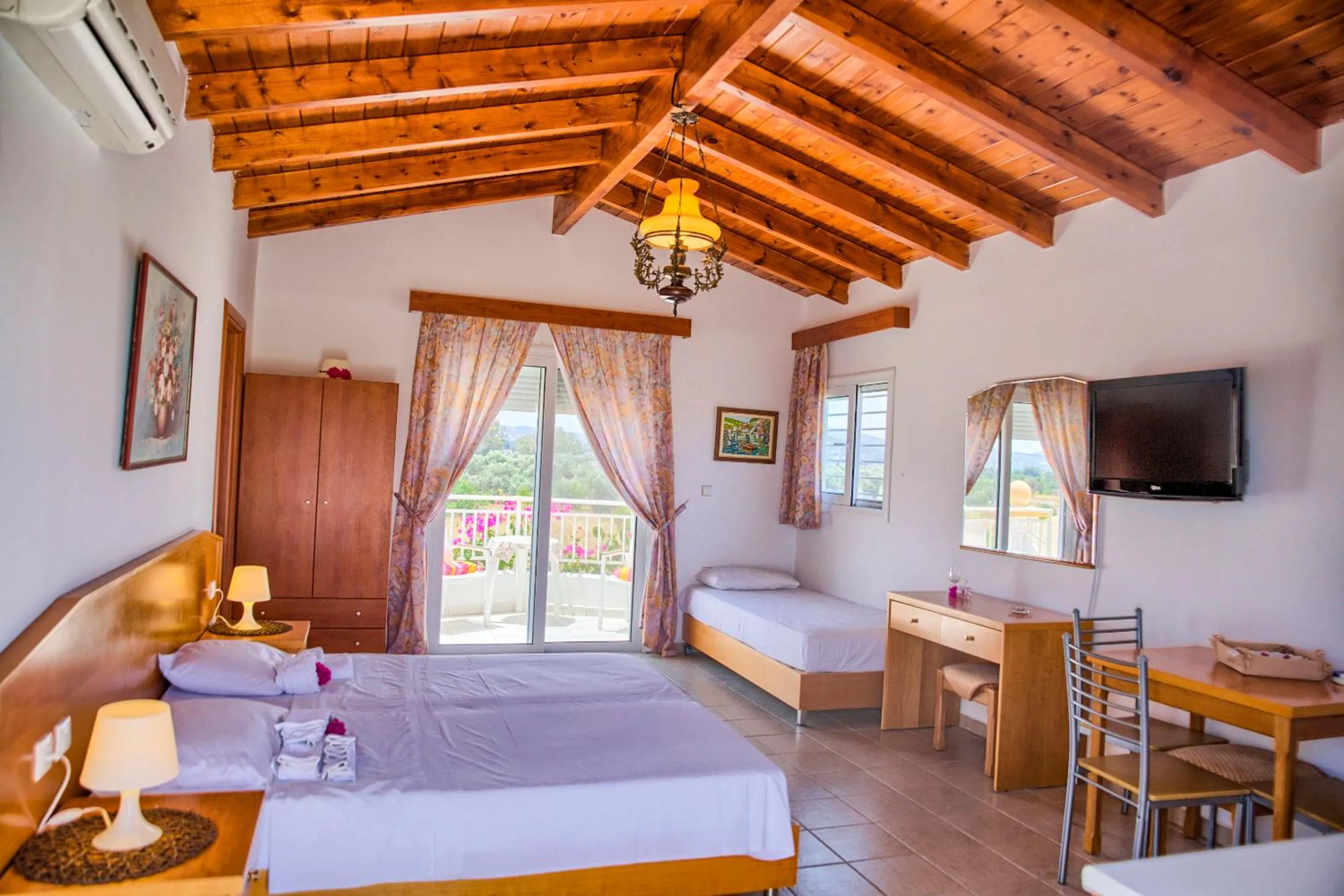 Bed in Paul's Garden Studios