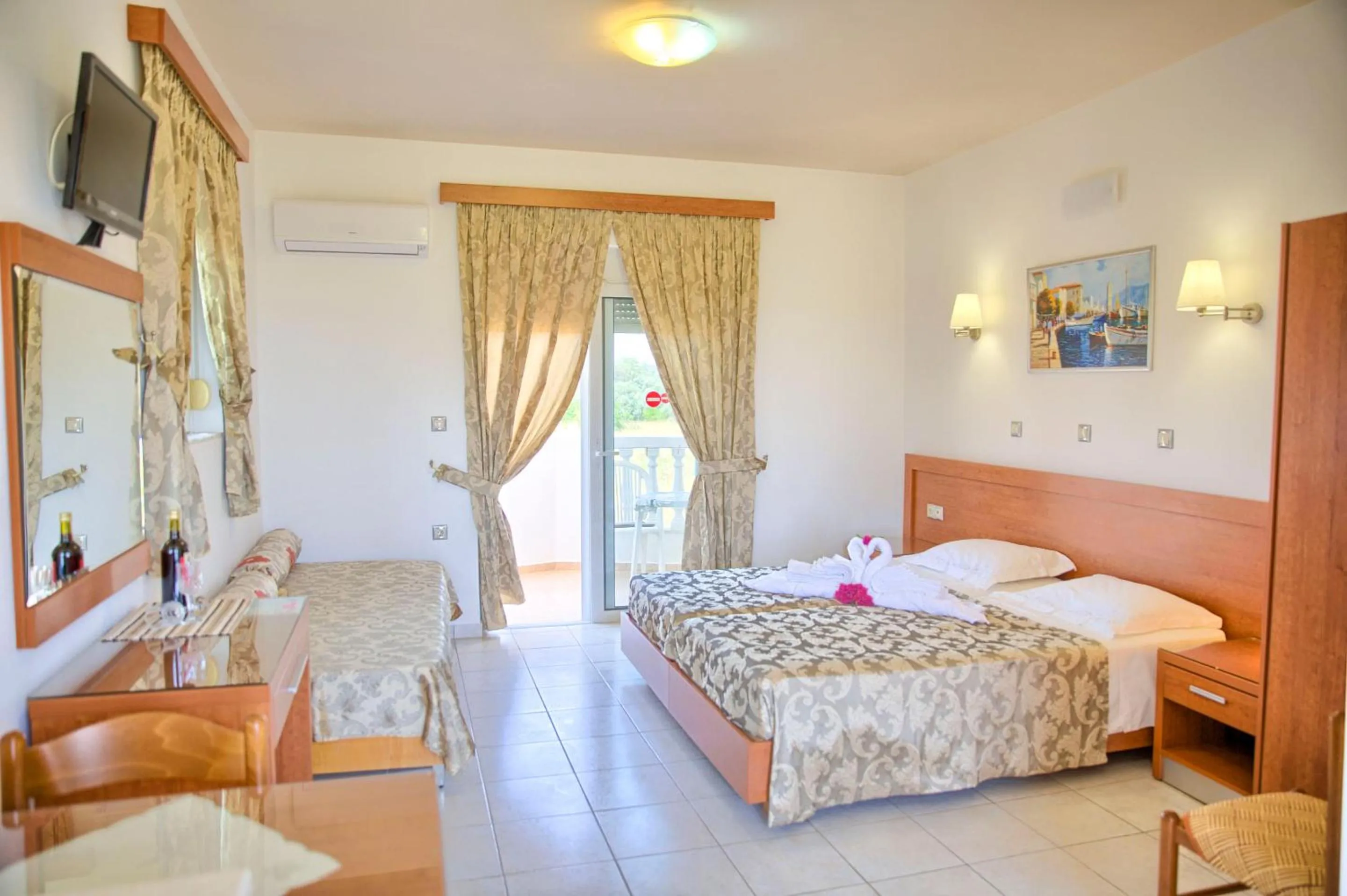 Bed in Paul's Garden Studios