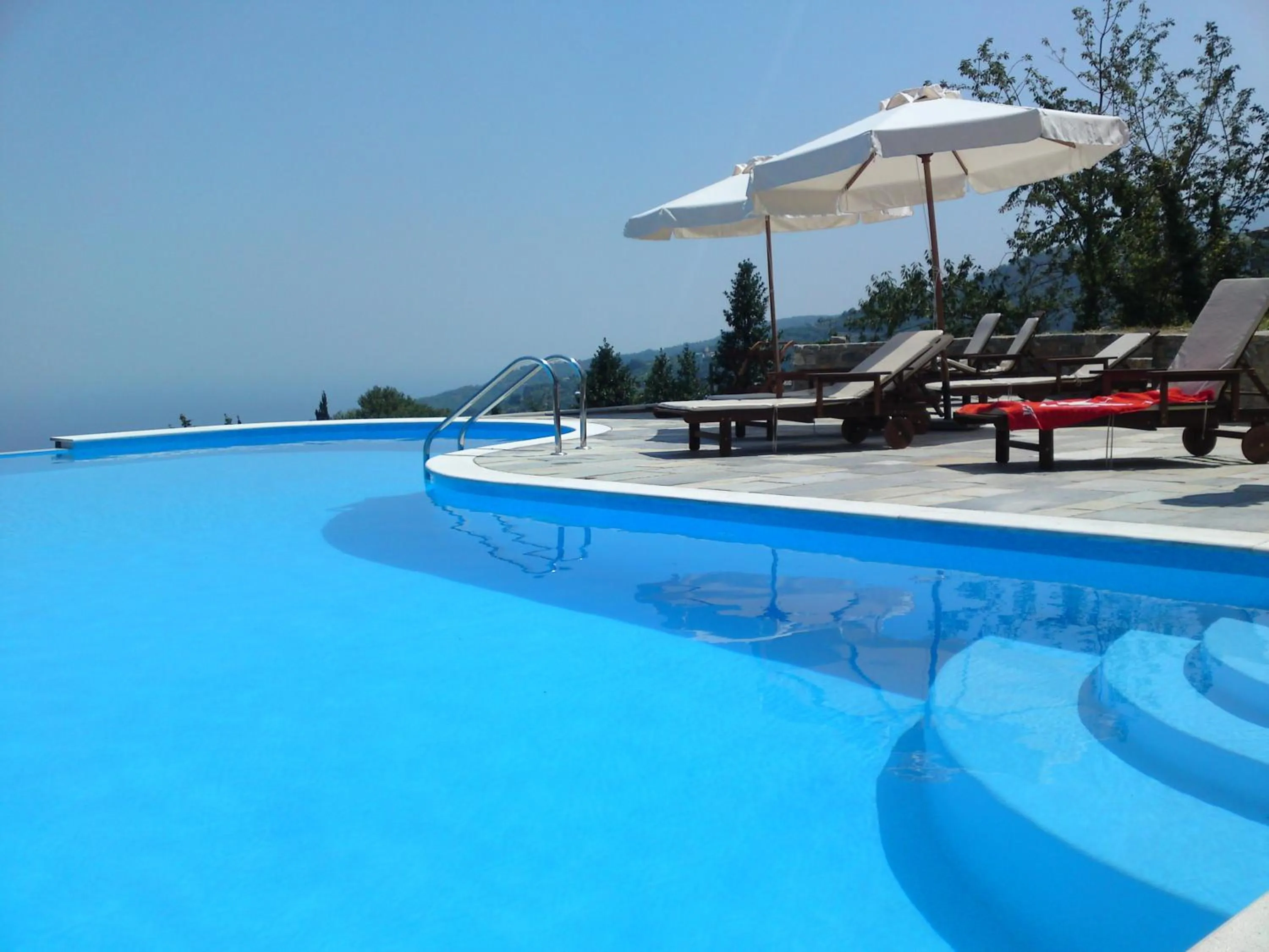 Swimming pool in Guesthouse Theareston