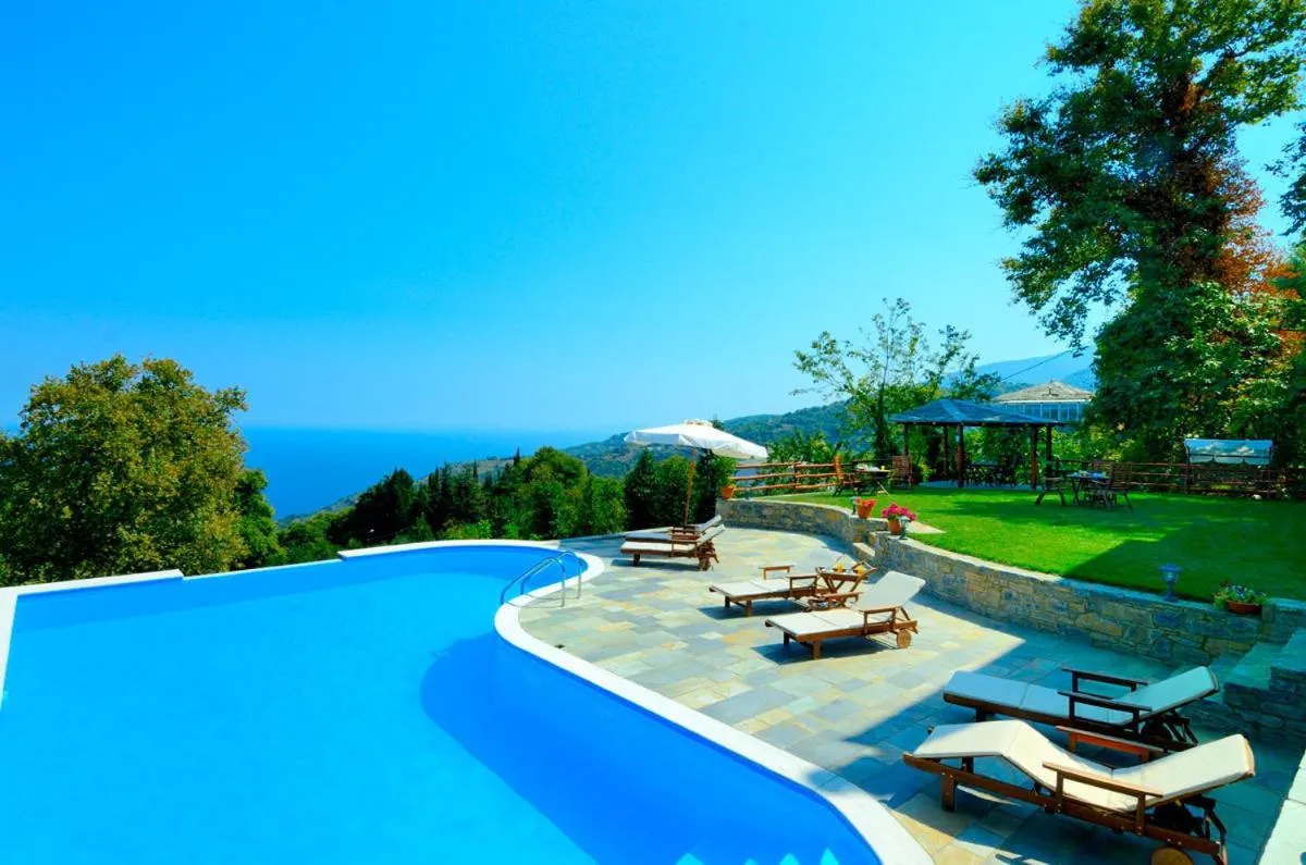 Swimming pool in Guesthouse Theareston