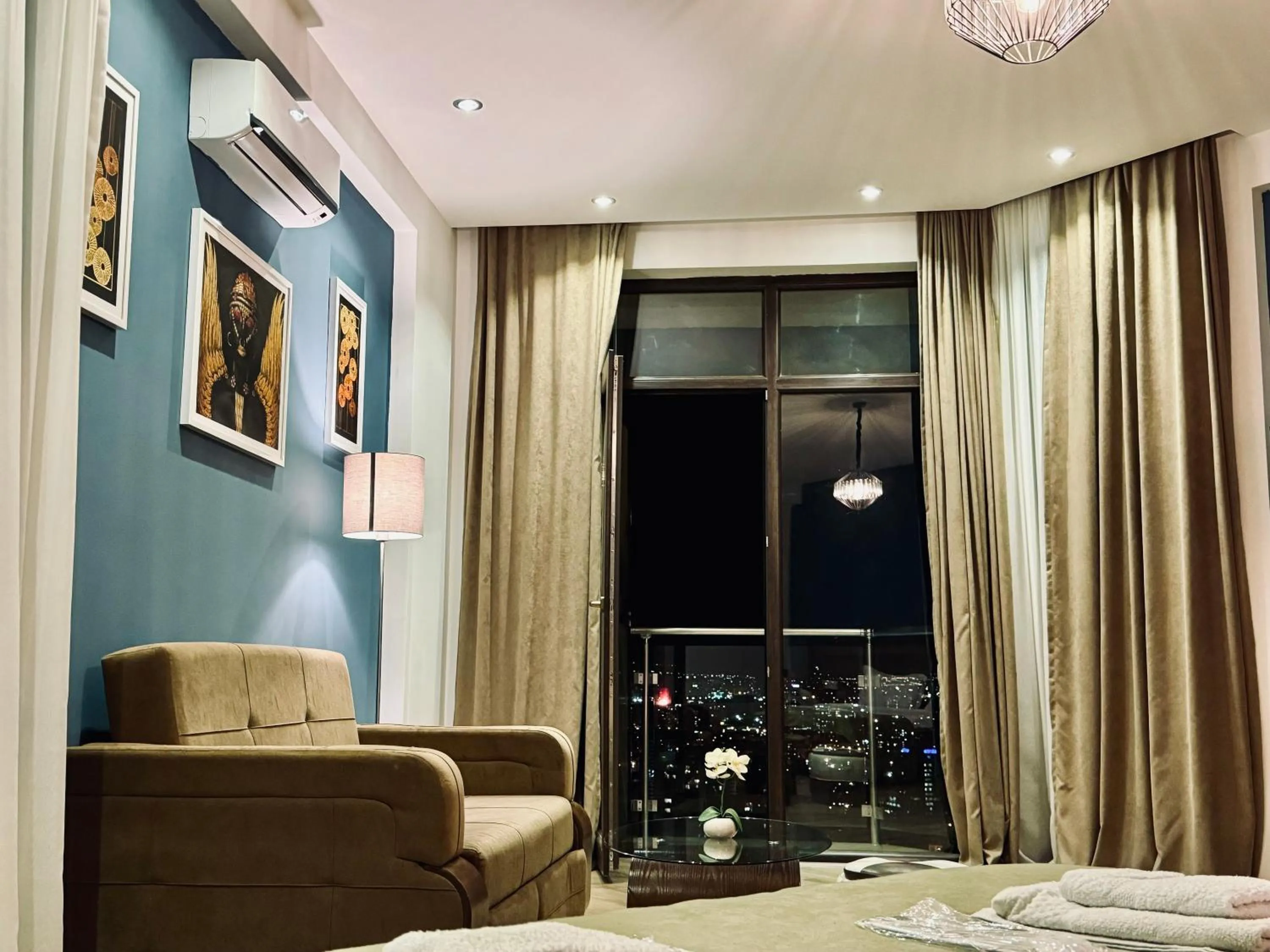 Photo of the whole room in Hotel King Tom