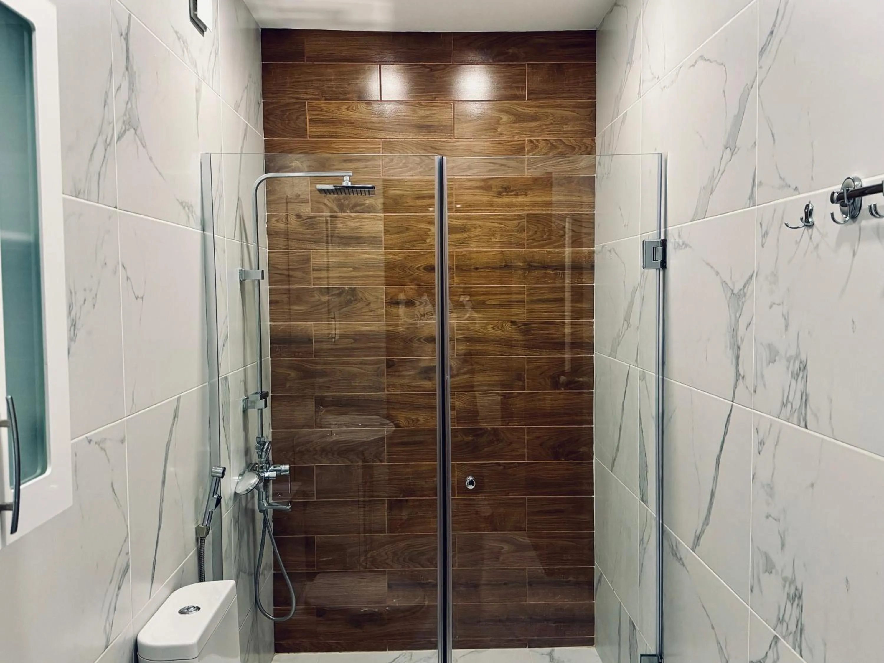 Shower in Hotel King Tom