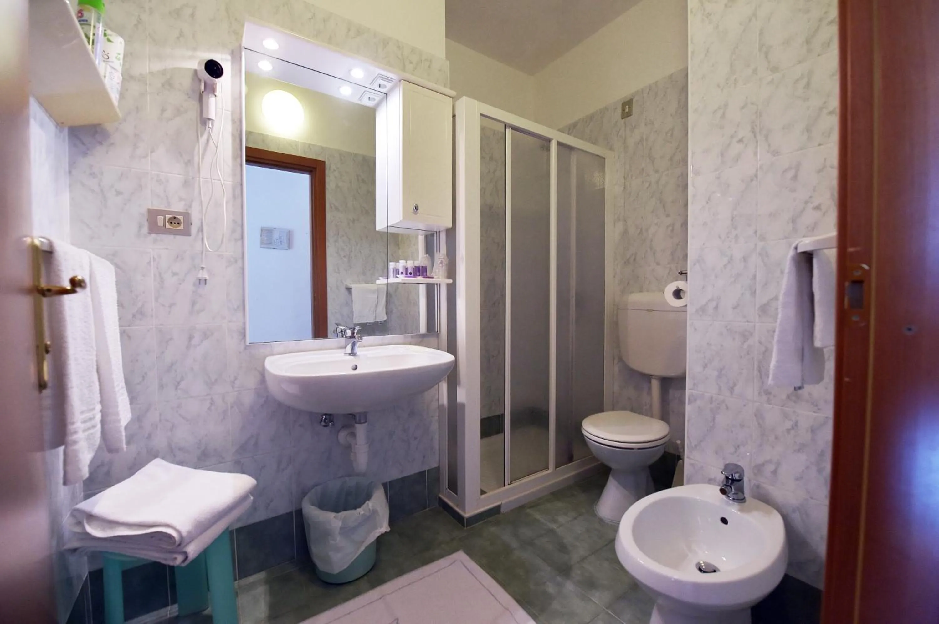 Shower in Hotel Angelini