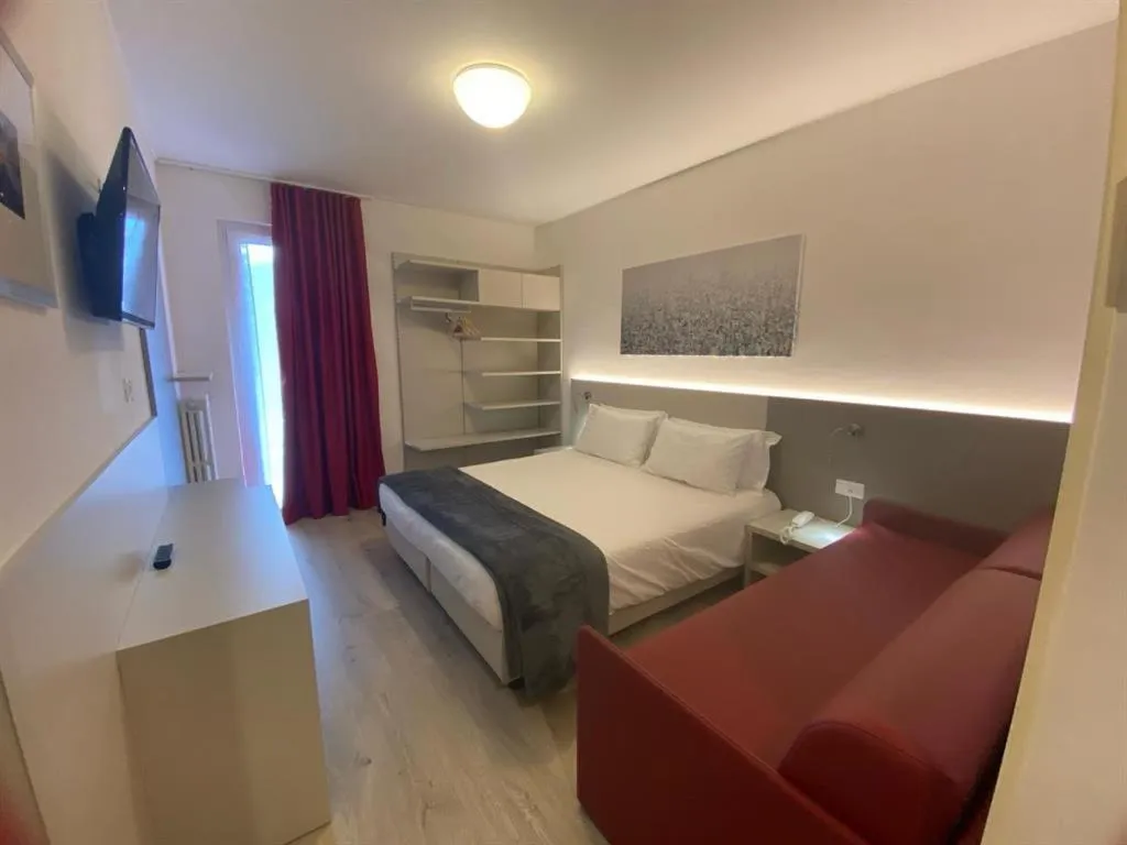 Lake view, Bed in Hotel Angelini