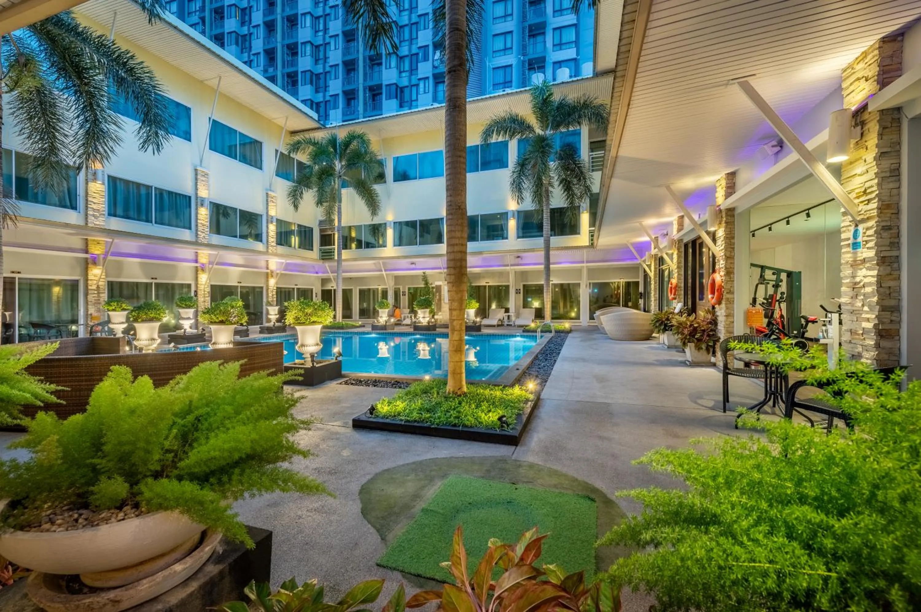 Property building in Qiu Hotel Sukhumvit - BTS On Nut Station