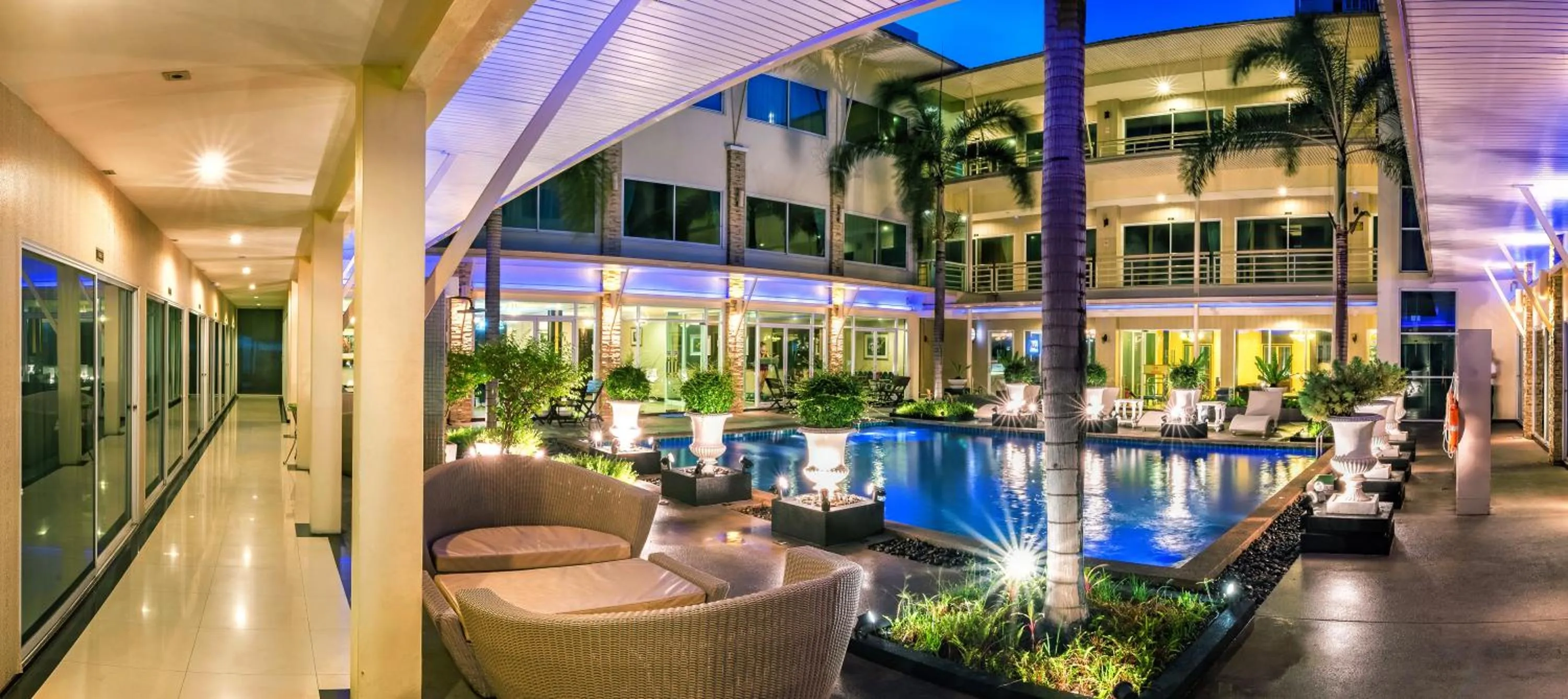 Swimming pool in Qiu Hotel Sukhumvit - BTS On Nut Station