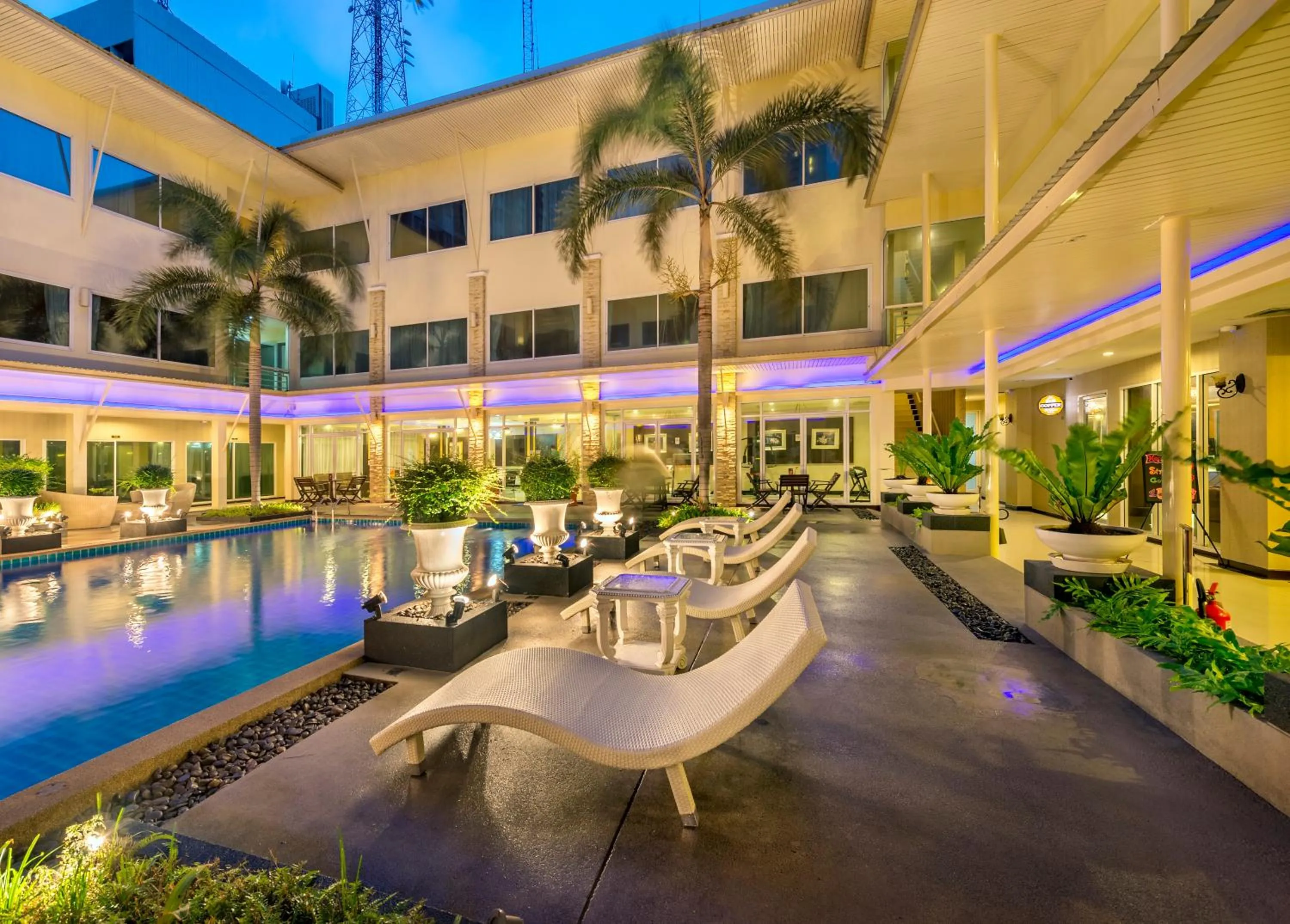 Swimming pool in Qiu Hotel Sukhumvit - BTS On Nut Station