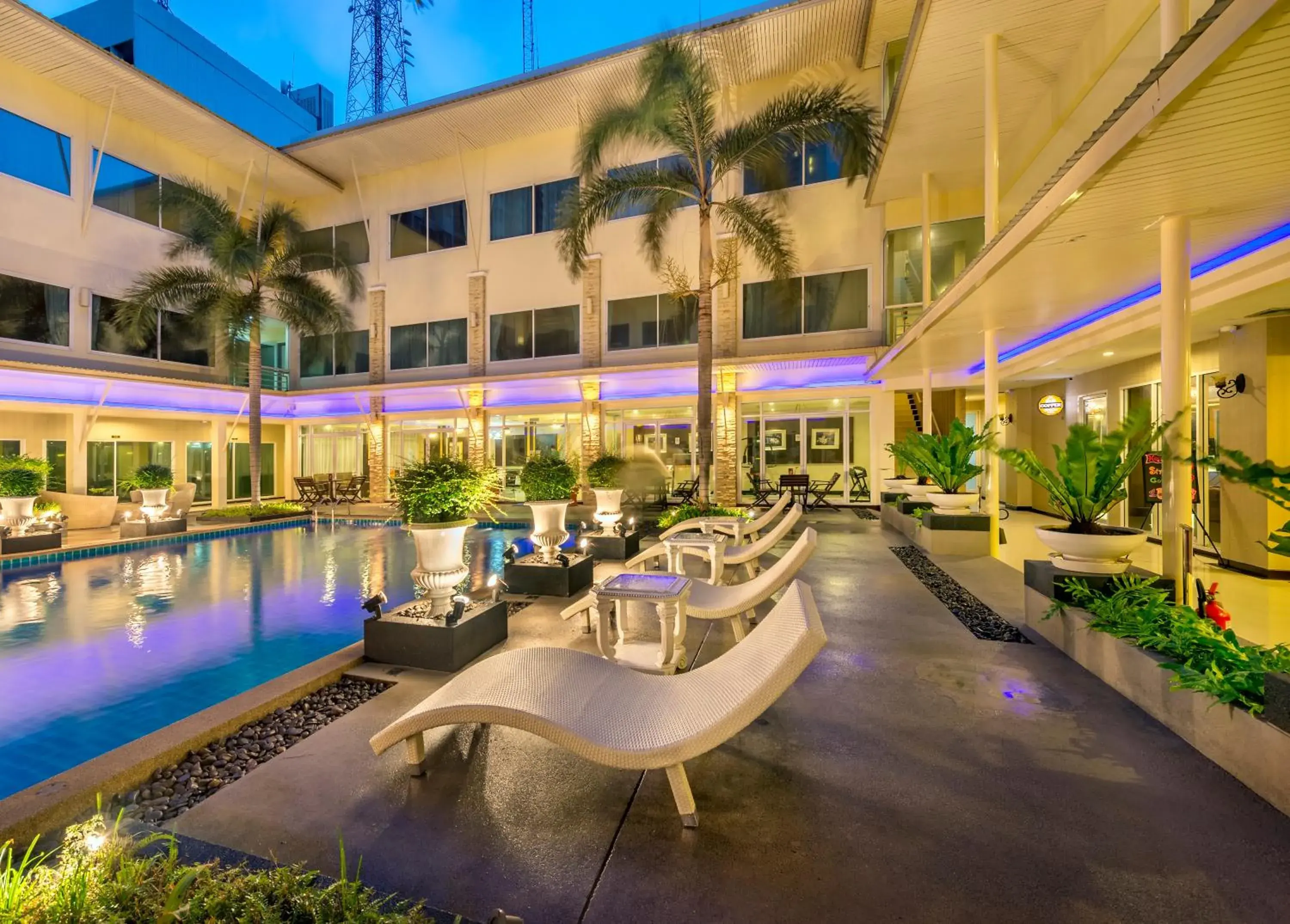 Swimming pool in Qiu Hotel Sukhumvit - BTS On Nut Station Swimming pool in Qiu Hotel Sukhumvit - BTS On Nut Station