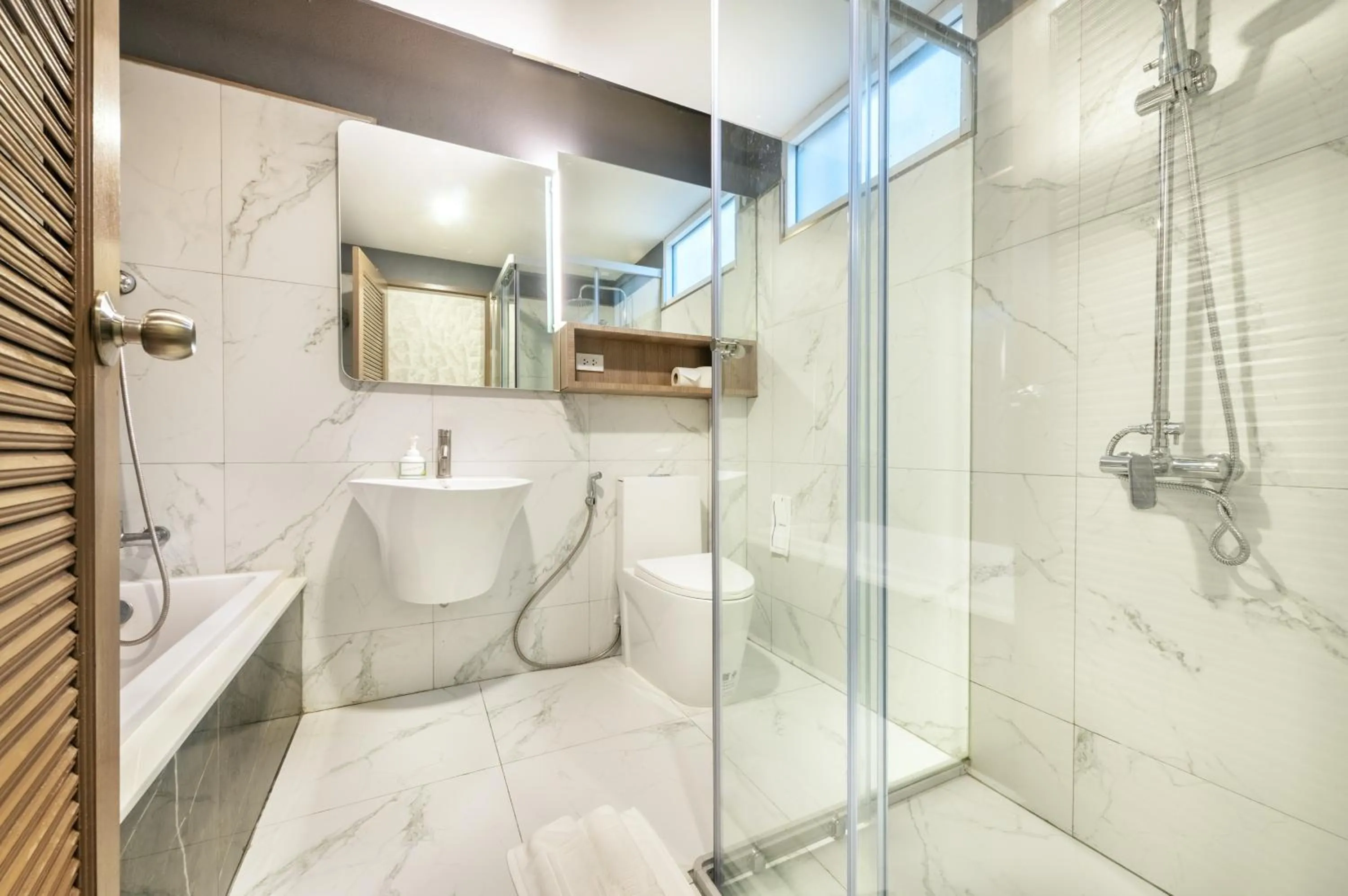 Shower in Qiu Hotel Sukhumvit - BTS On Nut Station