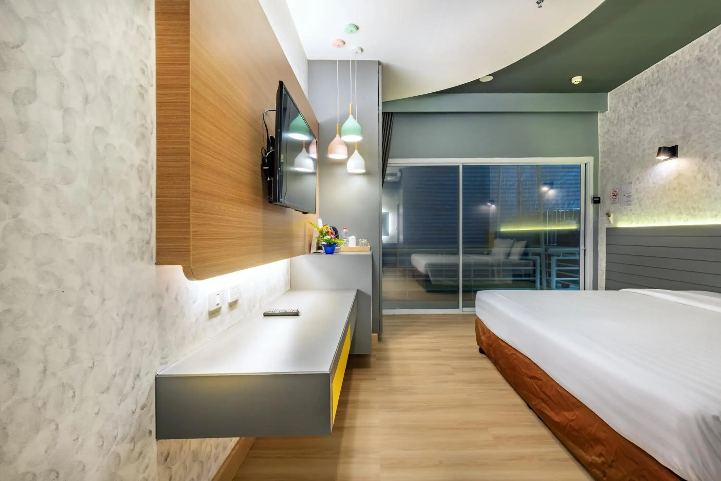 TV and multimedia, Bed in Qiu Hotel Sukhumvit - BTS On Nut Station TV and multimedia, Bed in Qiu Hotel Sukhumvit - BTS On Nut Station