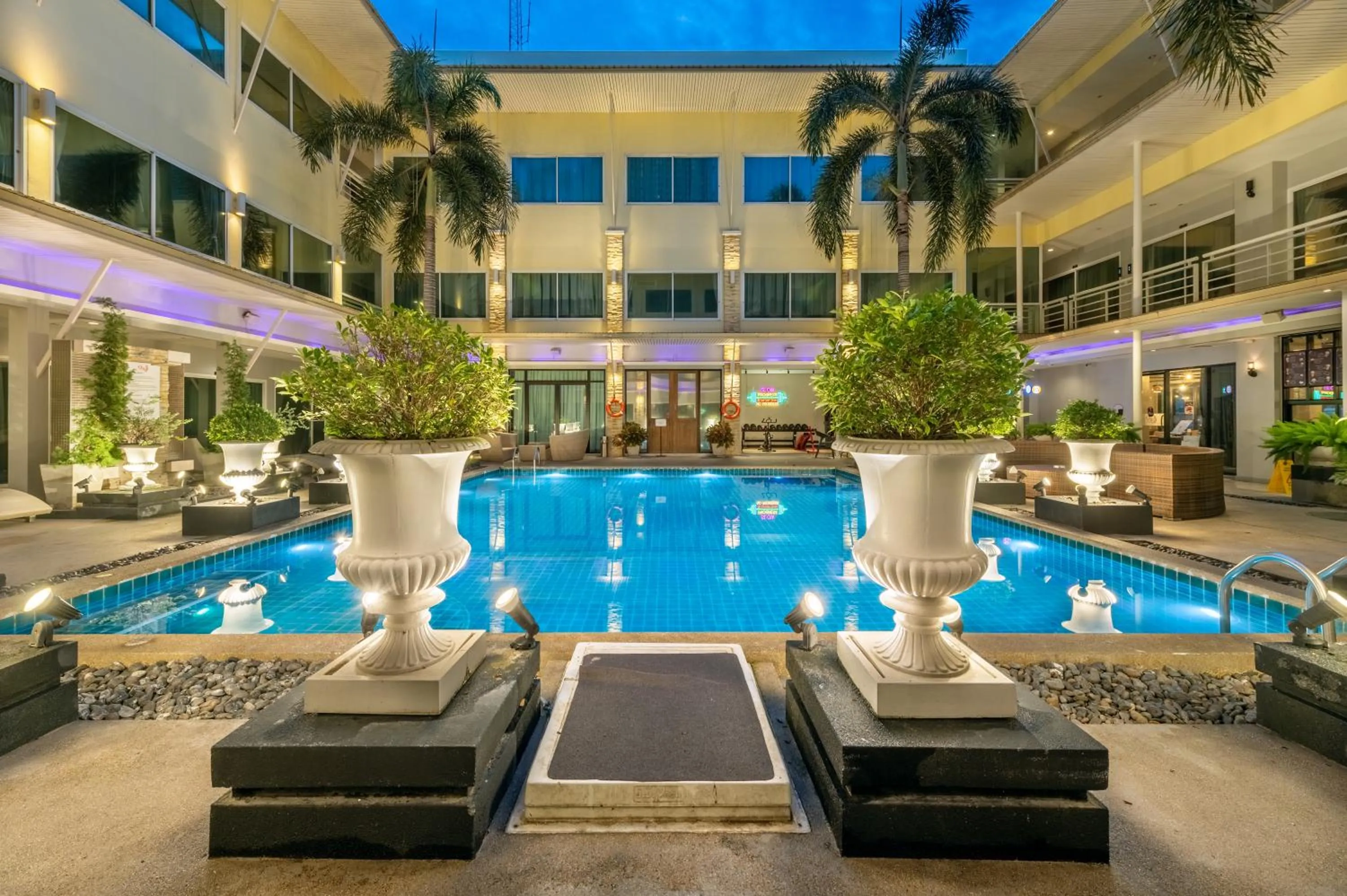 Property building in Qiu Hotel Sukhumvit - BTS On Nut Station