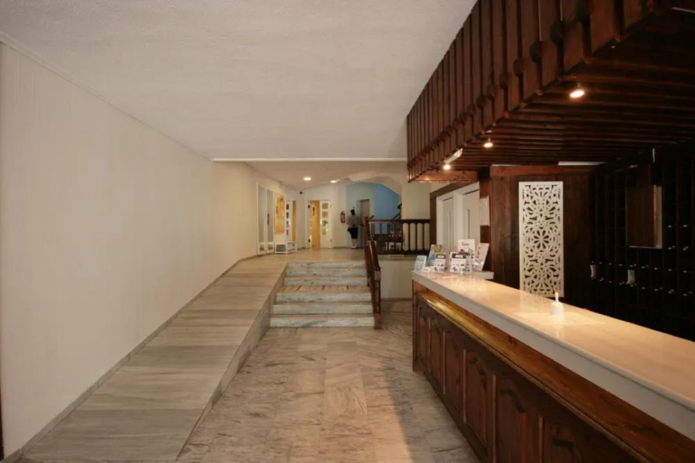 Lobby or reception in Theodorou Beach Hotel Apartments