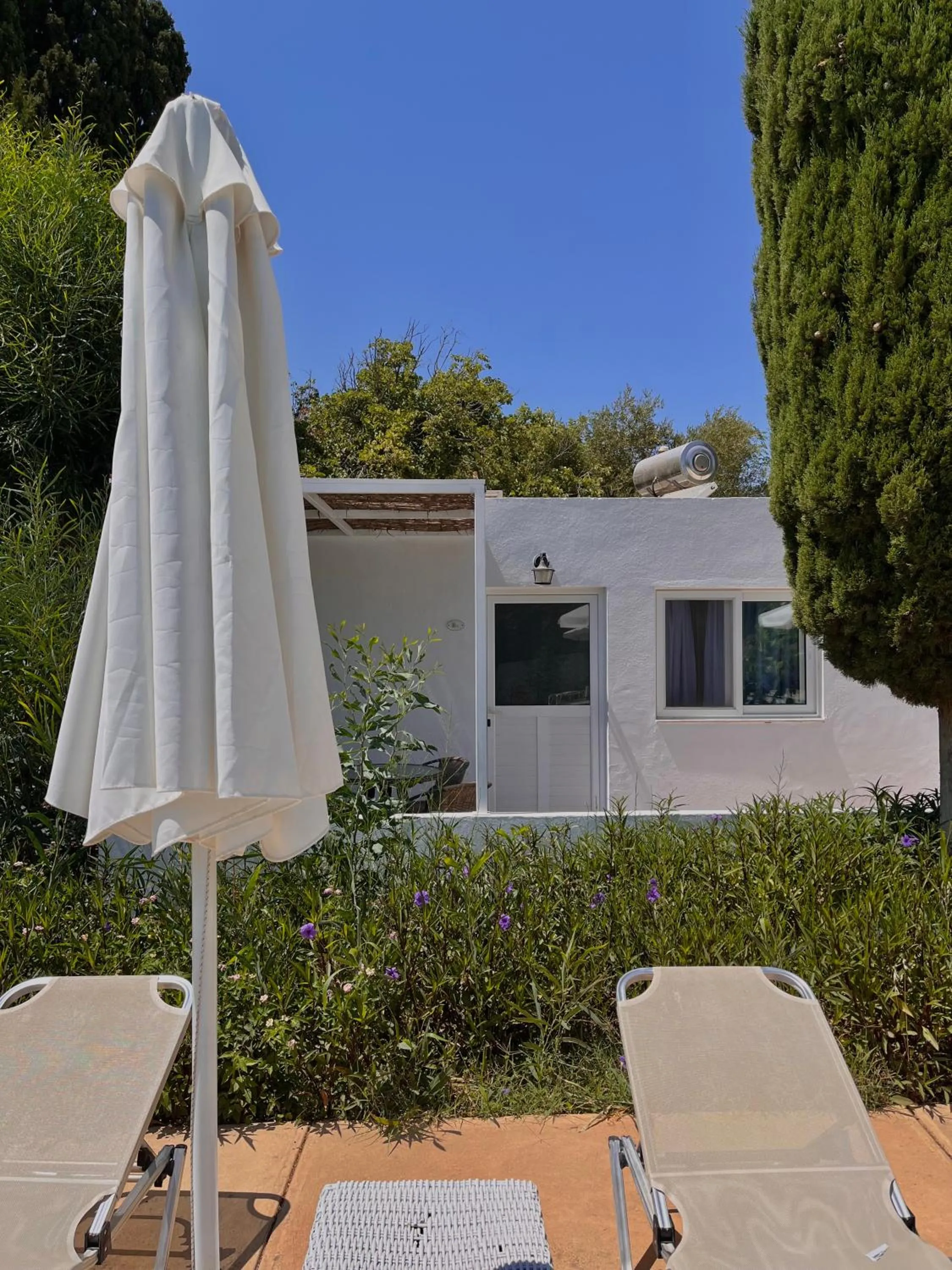 Theodorou Beach Hotel Apartments