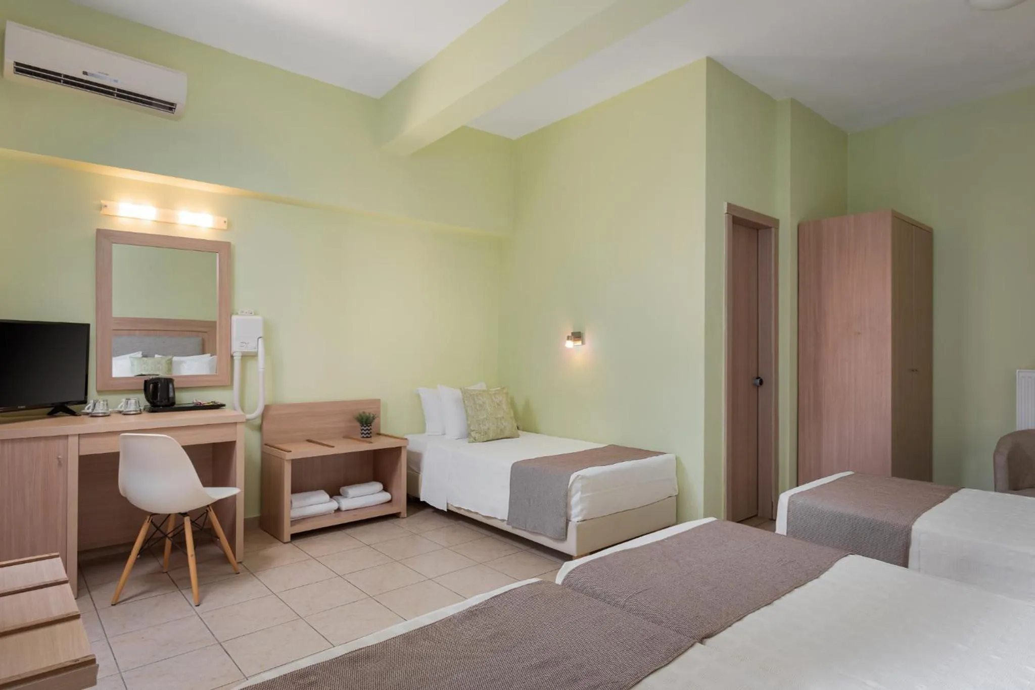 Bed in Hotel Leto Delphi