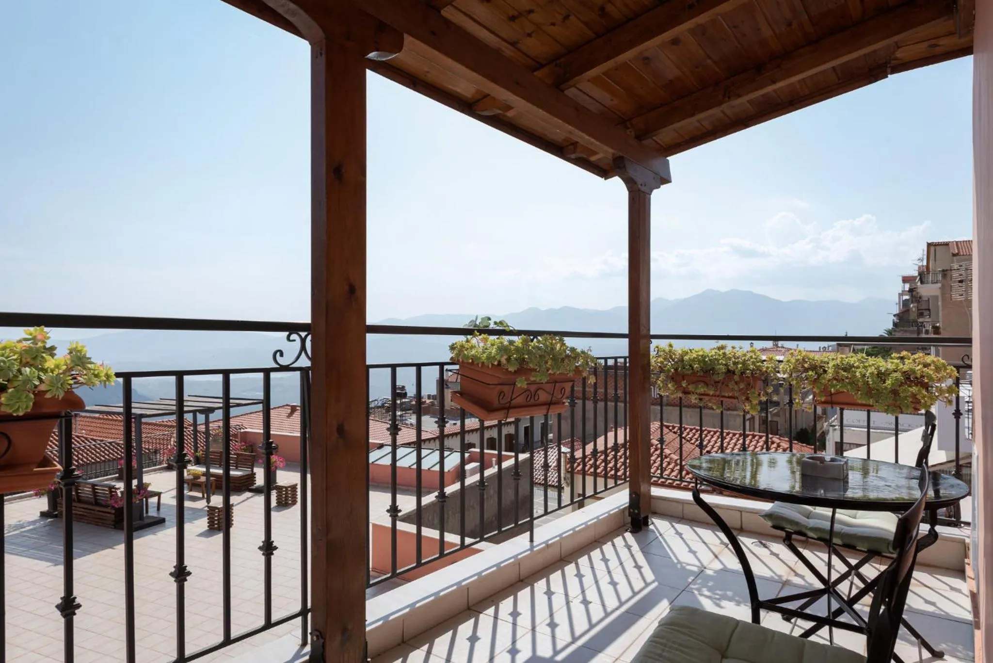 Patio in Hotel Leto Delphi