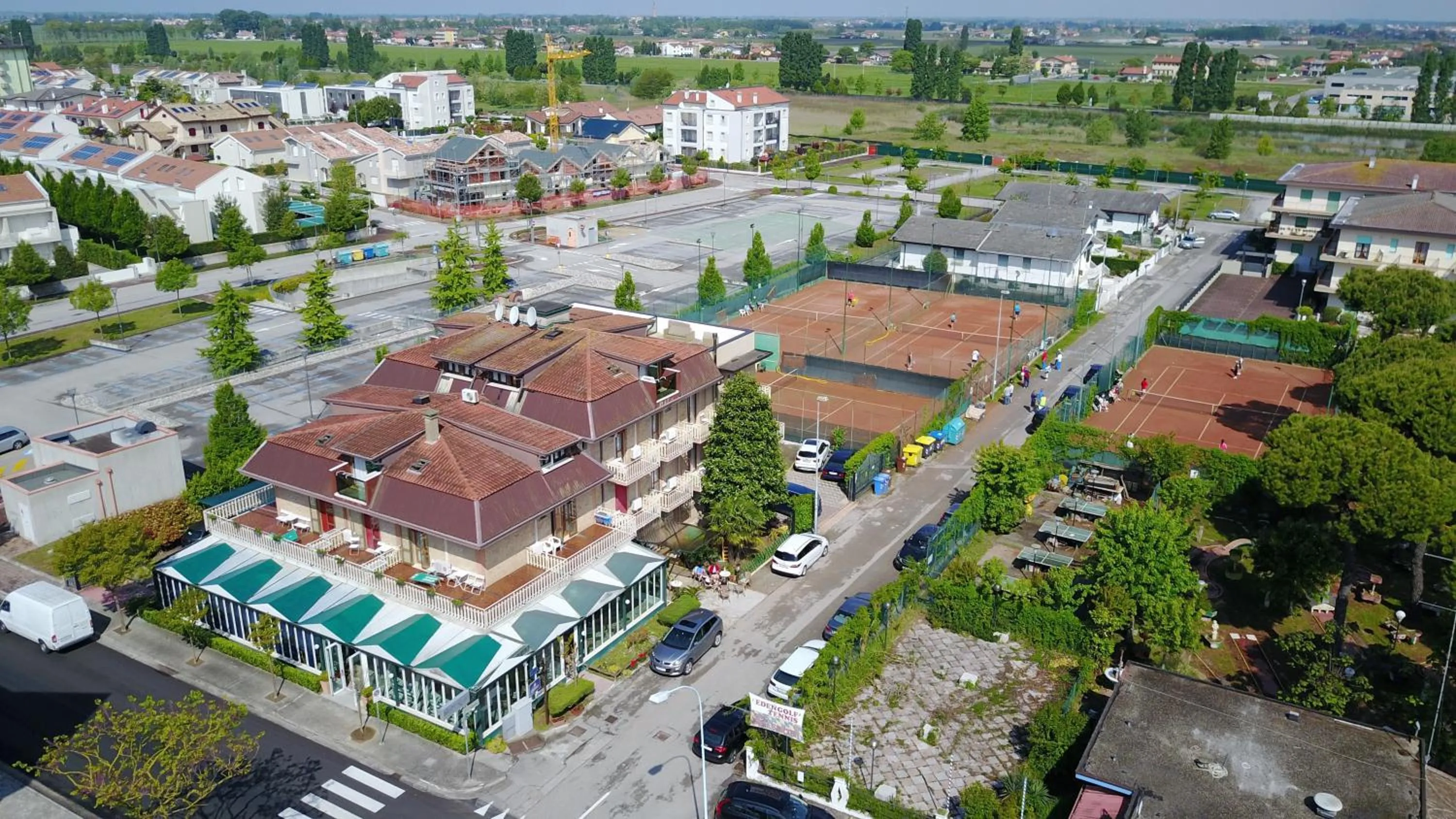 Tennis court in Hotel Rado