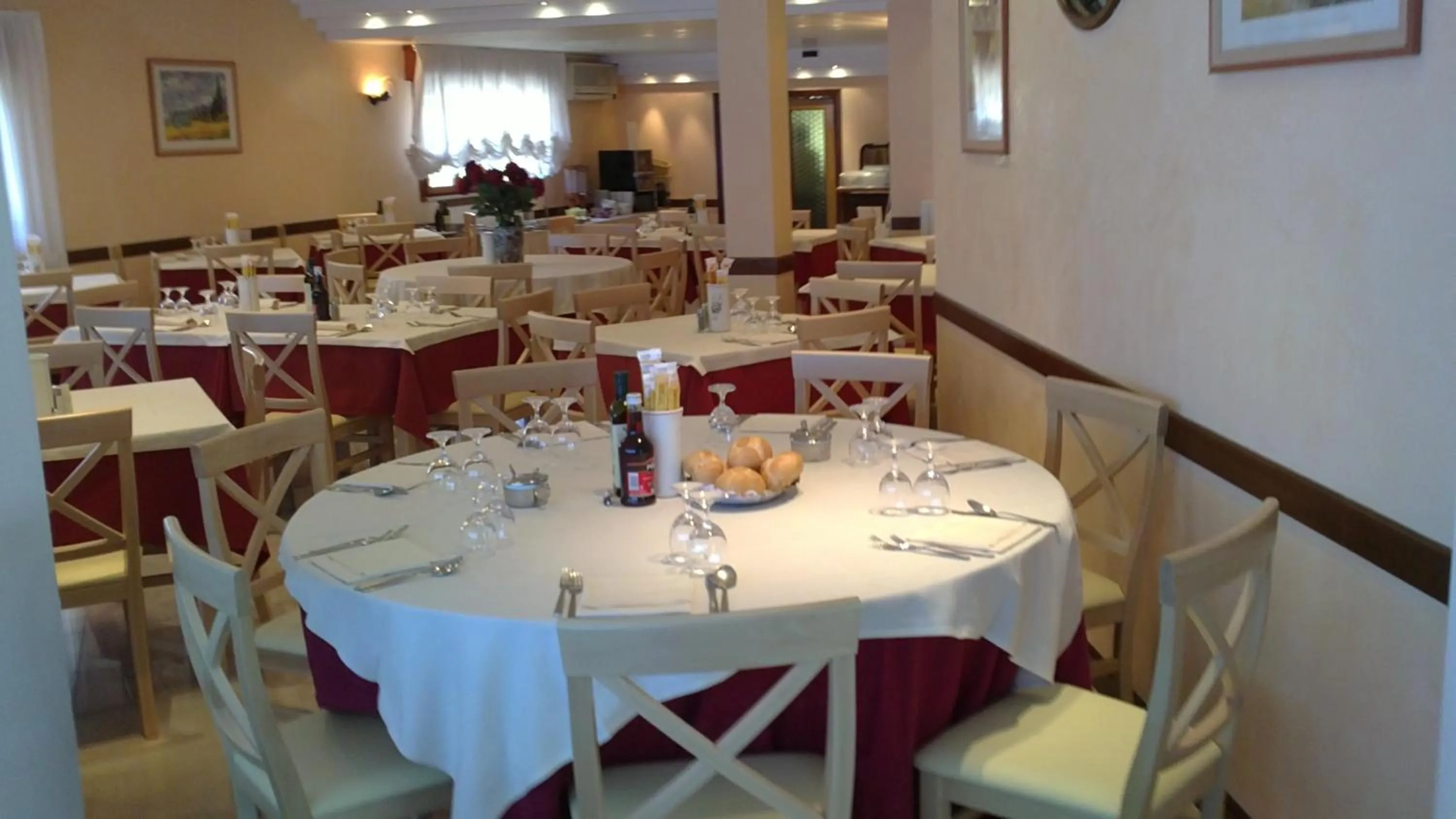 Restaurant/places to eat in Hotel Rado