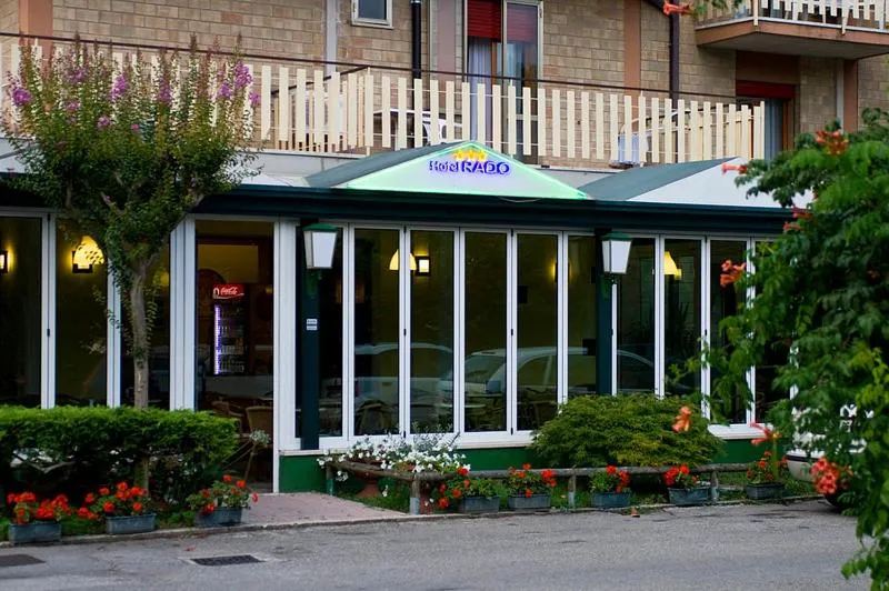 Facade/entrance in Hotel Rado