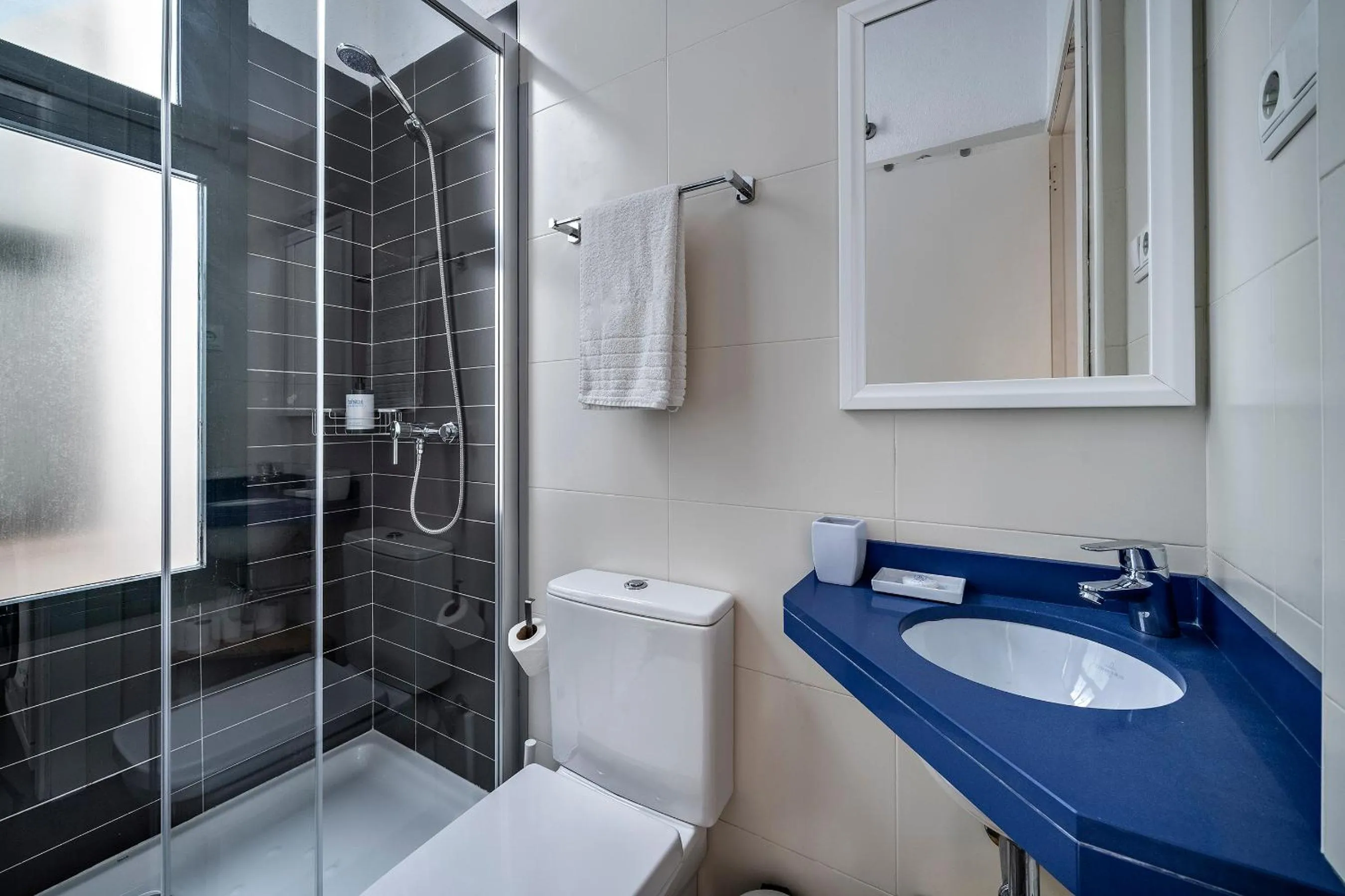 Bathroom in Verdi Habitat Apartments