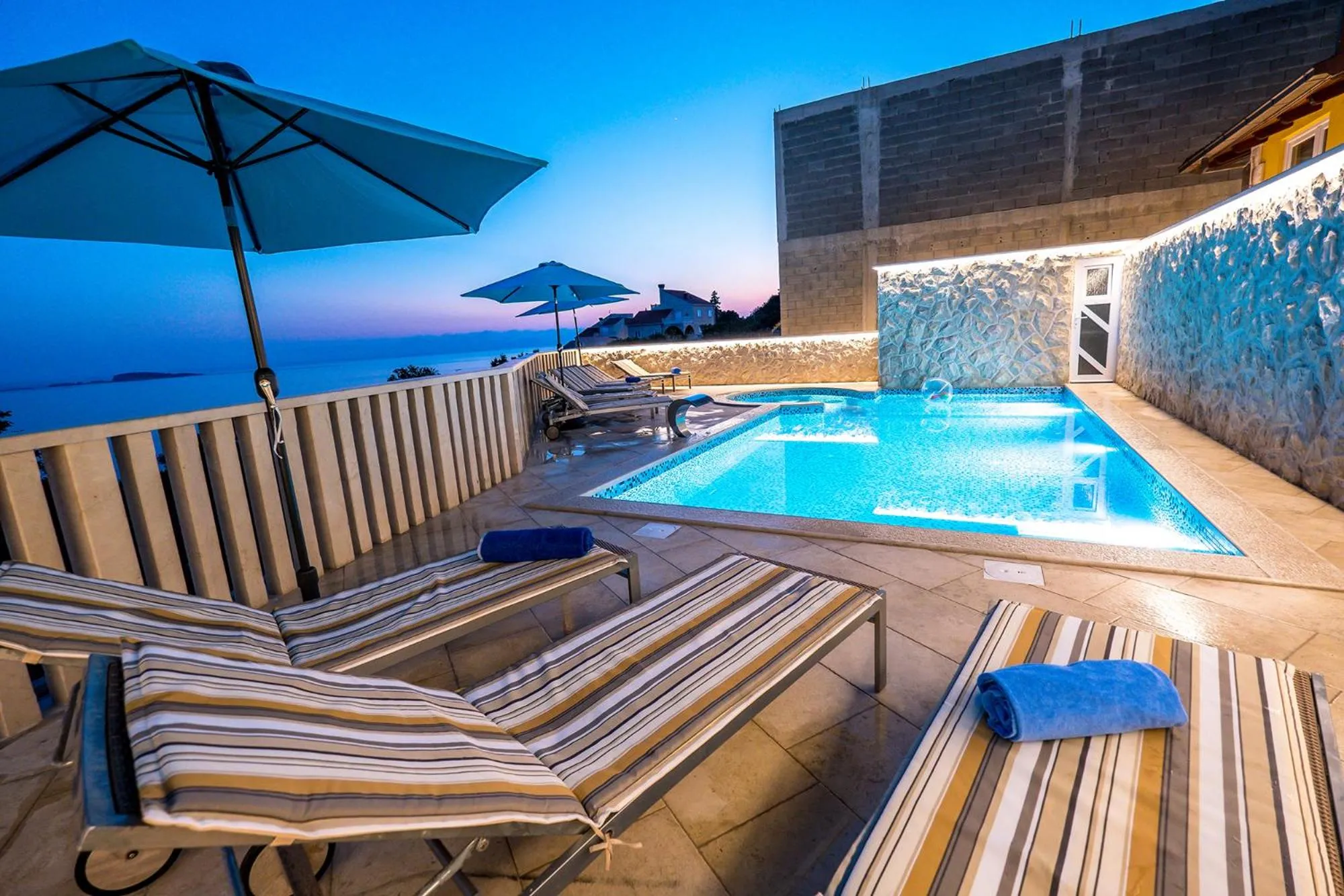 Swimming pool in Villa Sunset